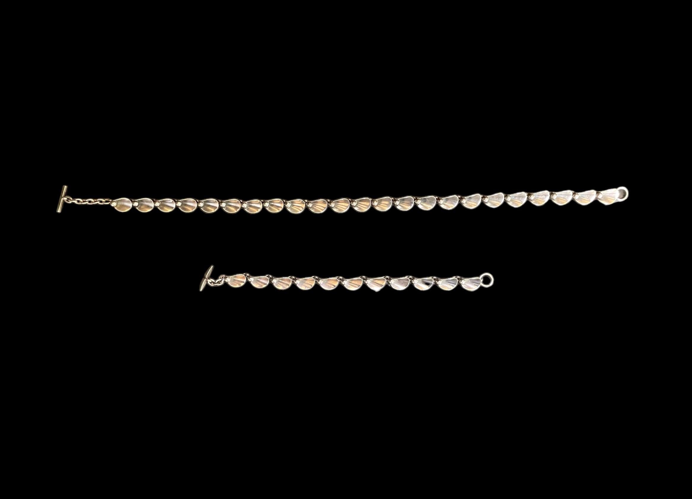 A silver necklace and bracelet by the Danish jeweller and silversmith Niels Erik From (1908-1982).
Initially his work was inspired by the Arts and Crafts movement but by the 1960’s he had developed a modernist style, as seen in these pieces based on