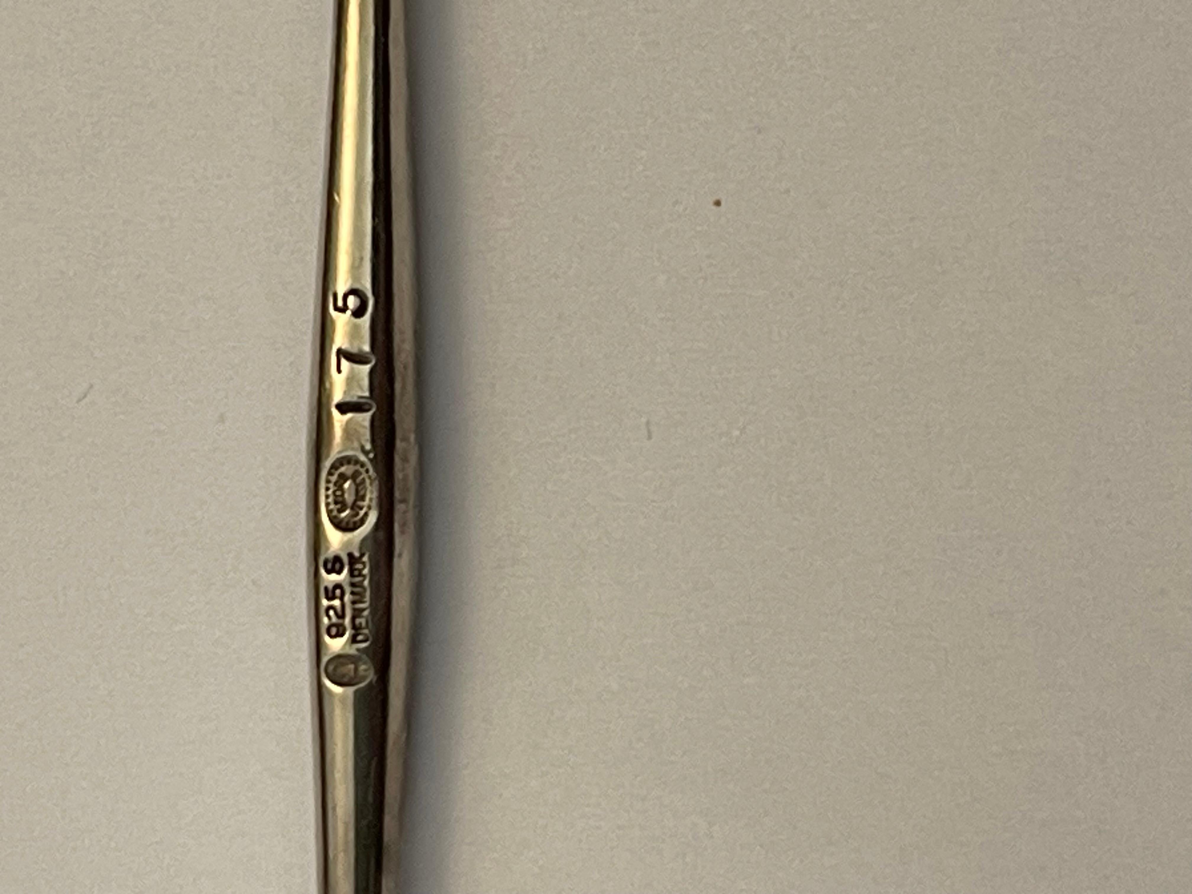 marchi in argento 
-925 S DANIMARCA
- Georg Gensen
-175
-Un altro marchio con cappello Vicking tra le lettere A e D.

Il peso della collana è di 53,66 grammi
