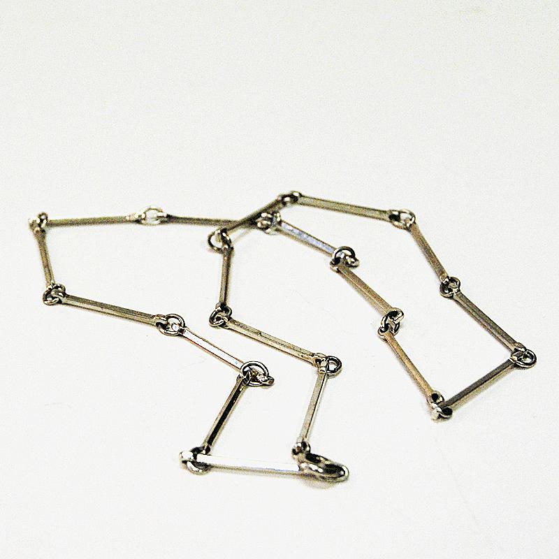 Norwegian vintage sterling silver necklace with connecting bars - each shaped as a bone - produced and made by David Andersen in the 1960s. This mid-century jewelry is both classic, original and fits everyday use and celebration.
Measures: Necklace