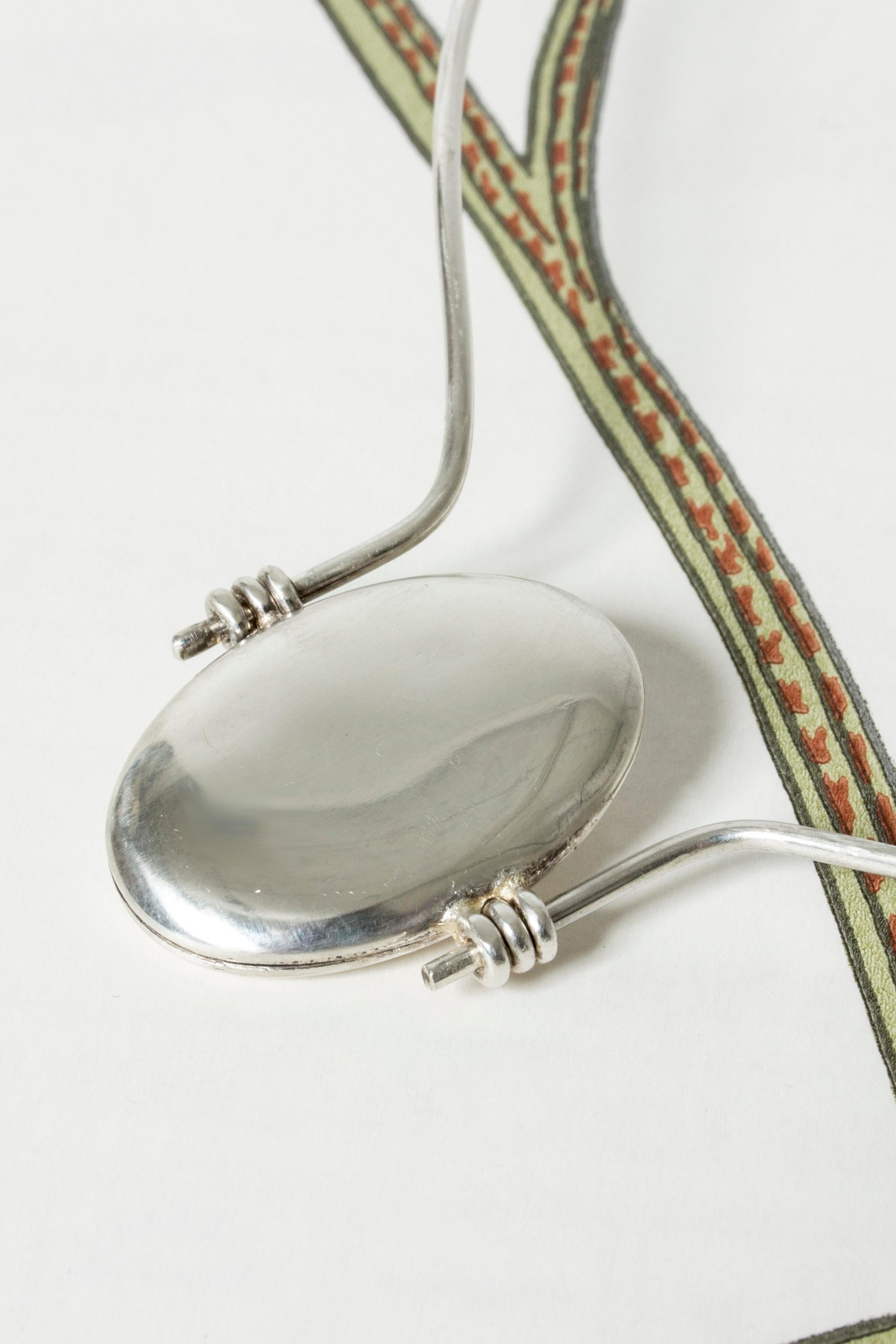 Silver Neckring with Locket by Pekka Piekäinen, Finland, 1976 In Good Condition For Sale In Stockholm, SE