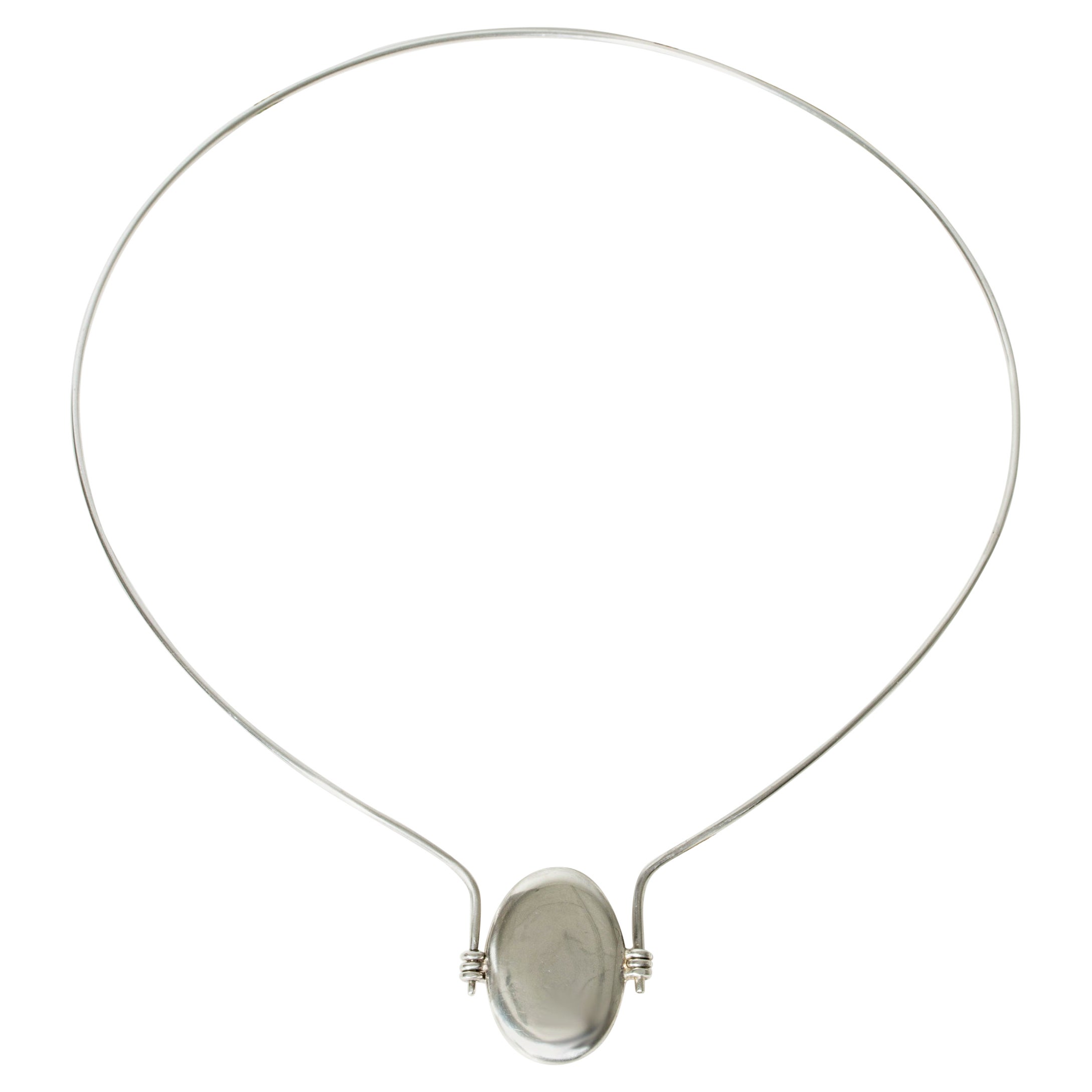 Collier en argent avec médaillon de Pekka Piekinen, Finlande, 1976