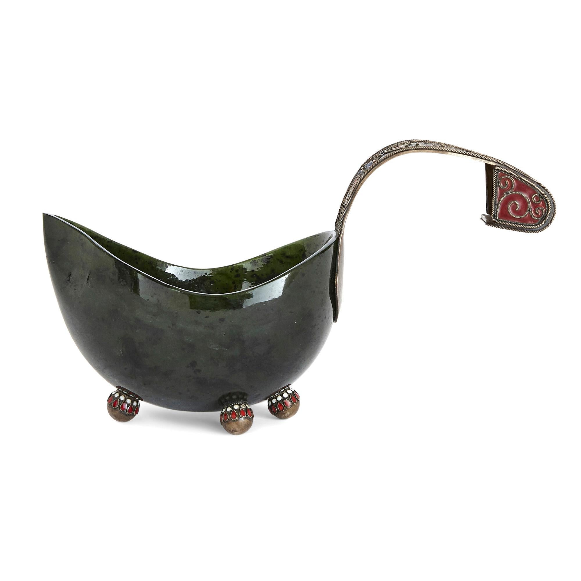 Kovsch Ruso de Plata, Nefrita y Esmalte Cloisonné Estilo Fabergé Cloissoné en venta
