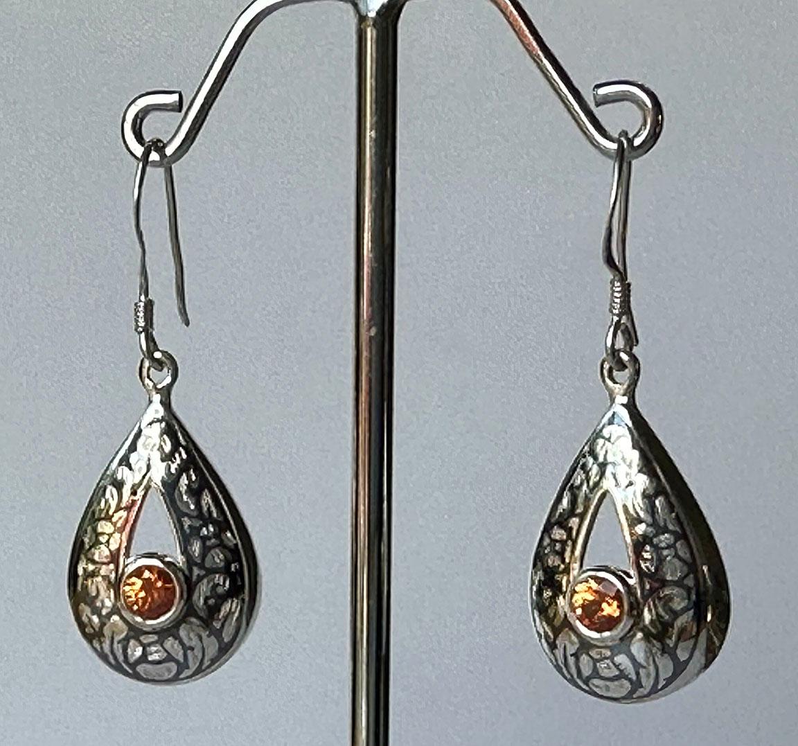 Silver Nielloware Earrings set with Orange Sapphires For Sale 2