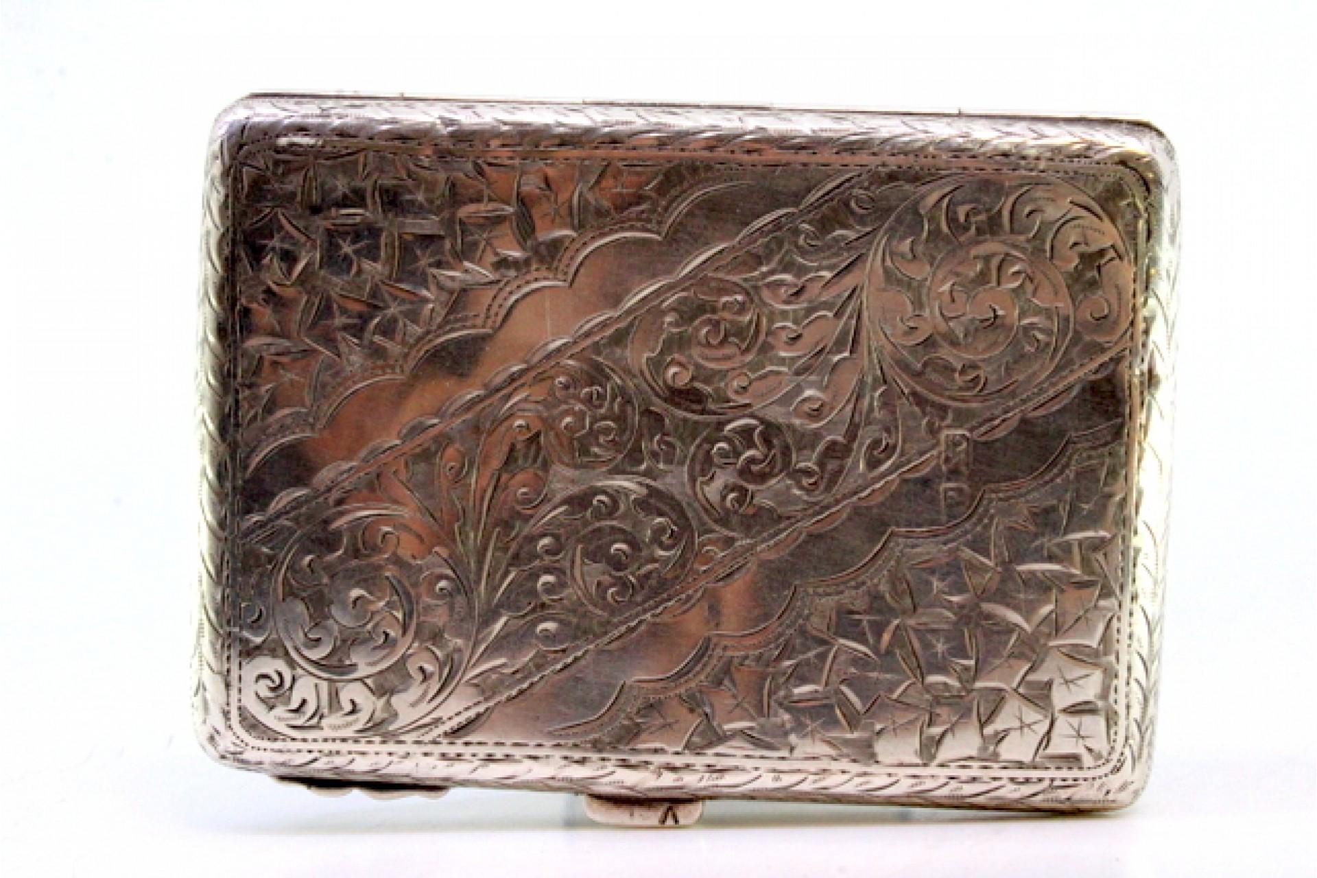 Silver notepad with floral reliefs, pen and leaves In Good Condition For Sale In Porto, PT