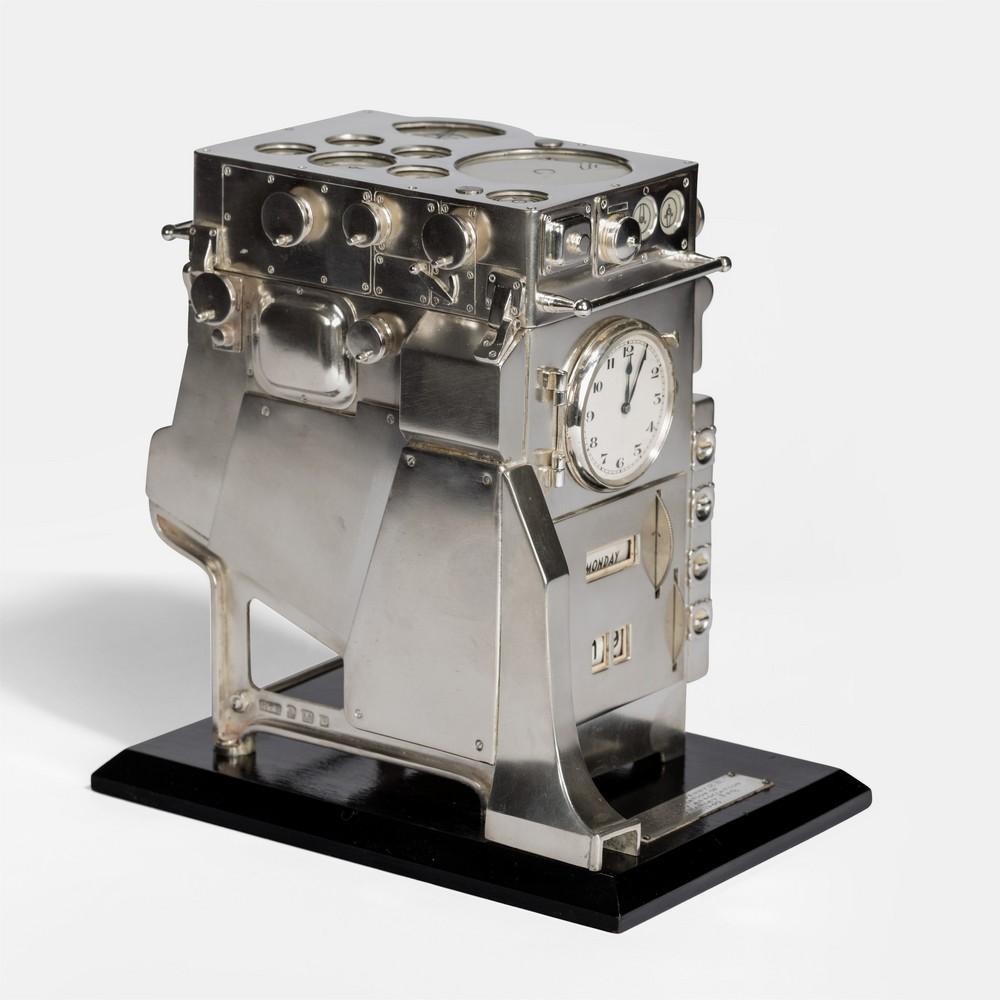 Silver Novelty Perpetual Desk Calendar and Clock In Good Condition In Lymington, Hampshire