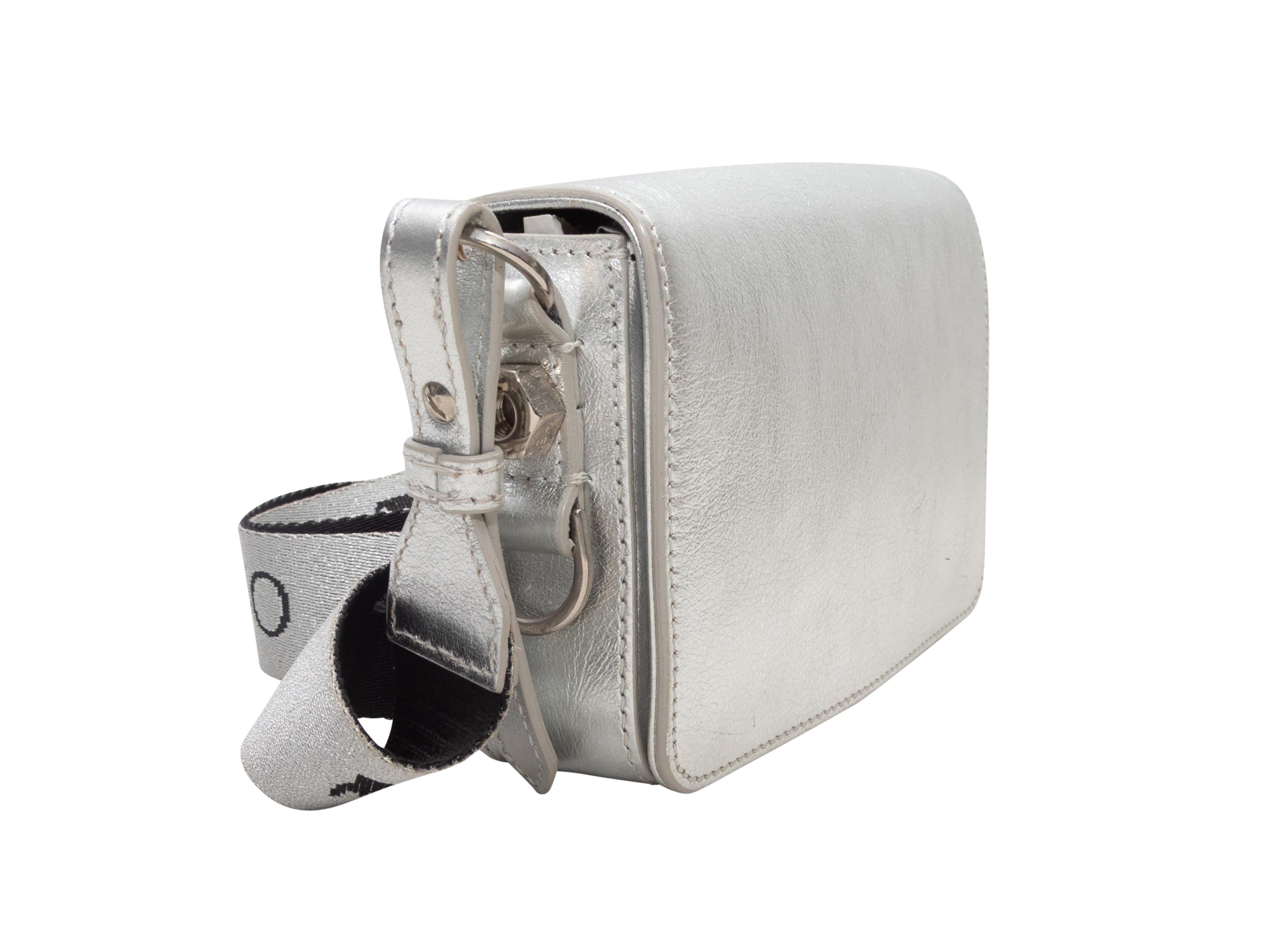 Borsa a tracolla in pelle Off-White argento In condizioni buone in vendita a New York, NY