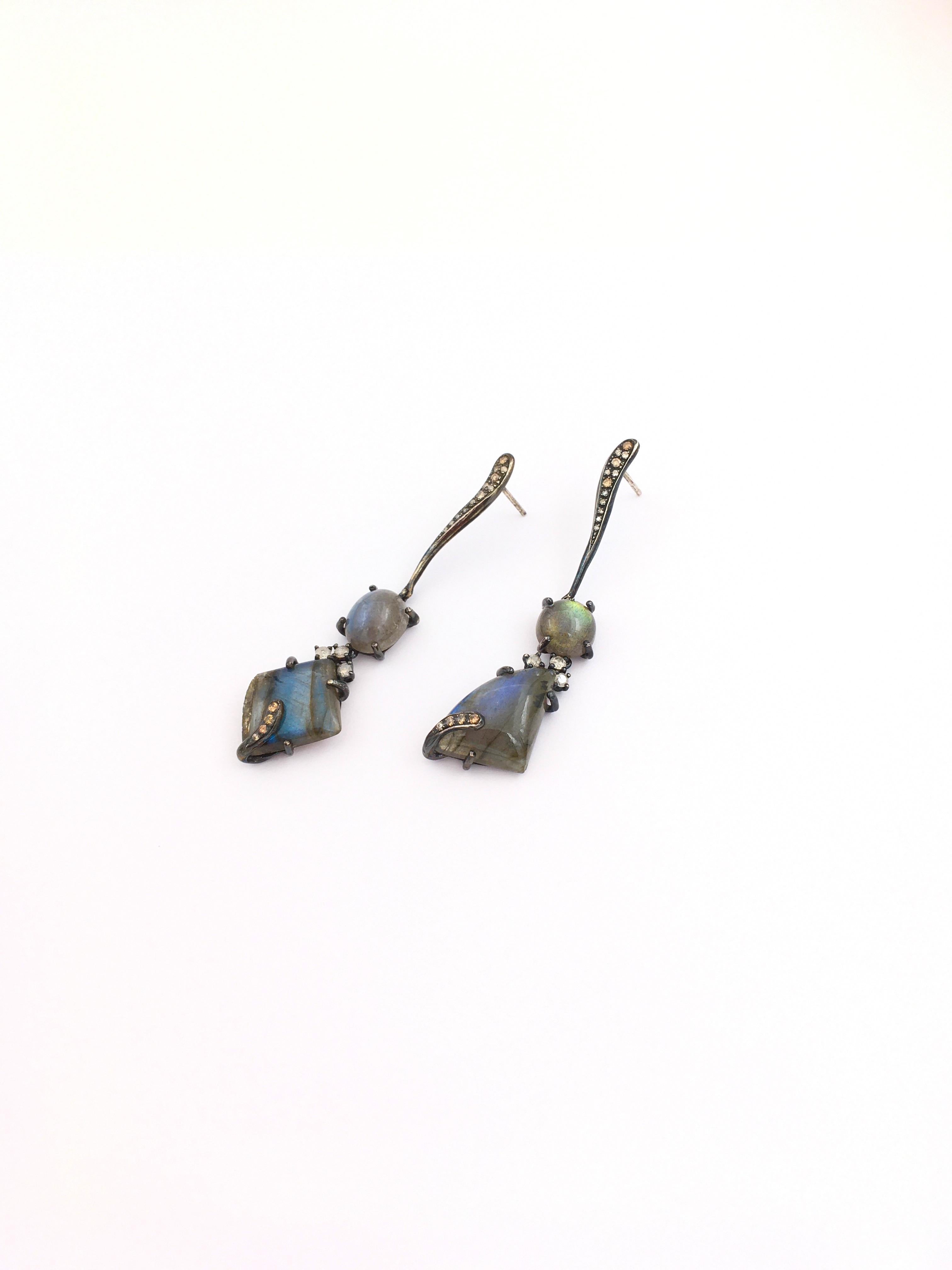 Silver One of a Kind Labradorite 0.80 Karats Brown Diamonds Dangle Earrings In New Condition For Sale In Rome, IT