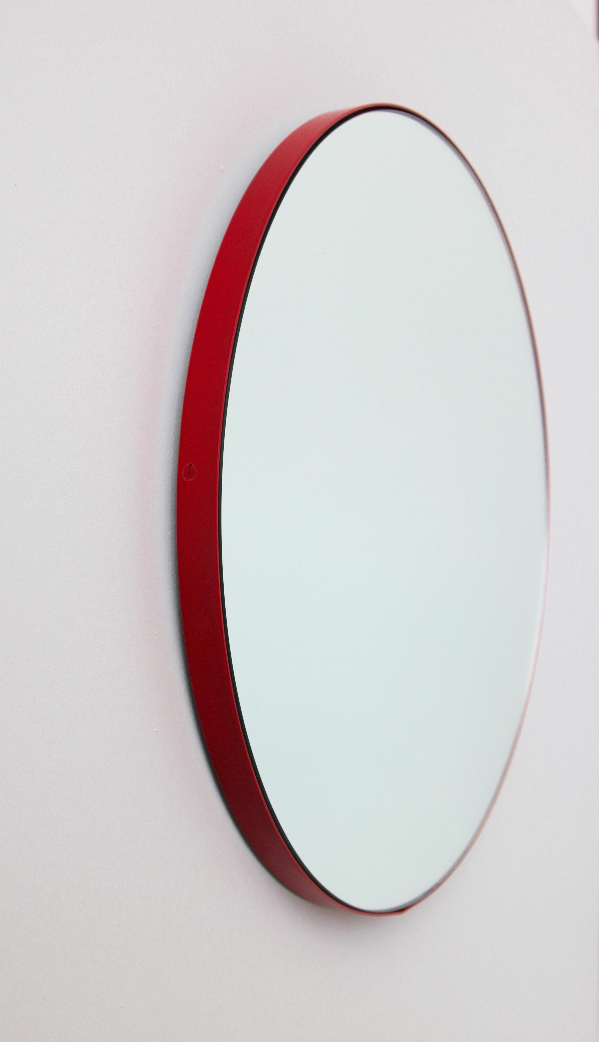 Orbis Runder Contemporary Handcrafted Spiegel mit rotem Rahmen, groß (Pulverbeschichtet) im Angebot