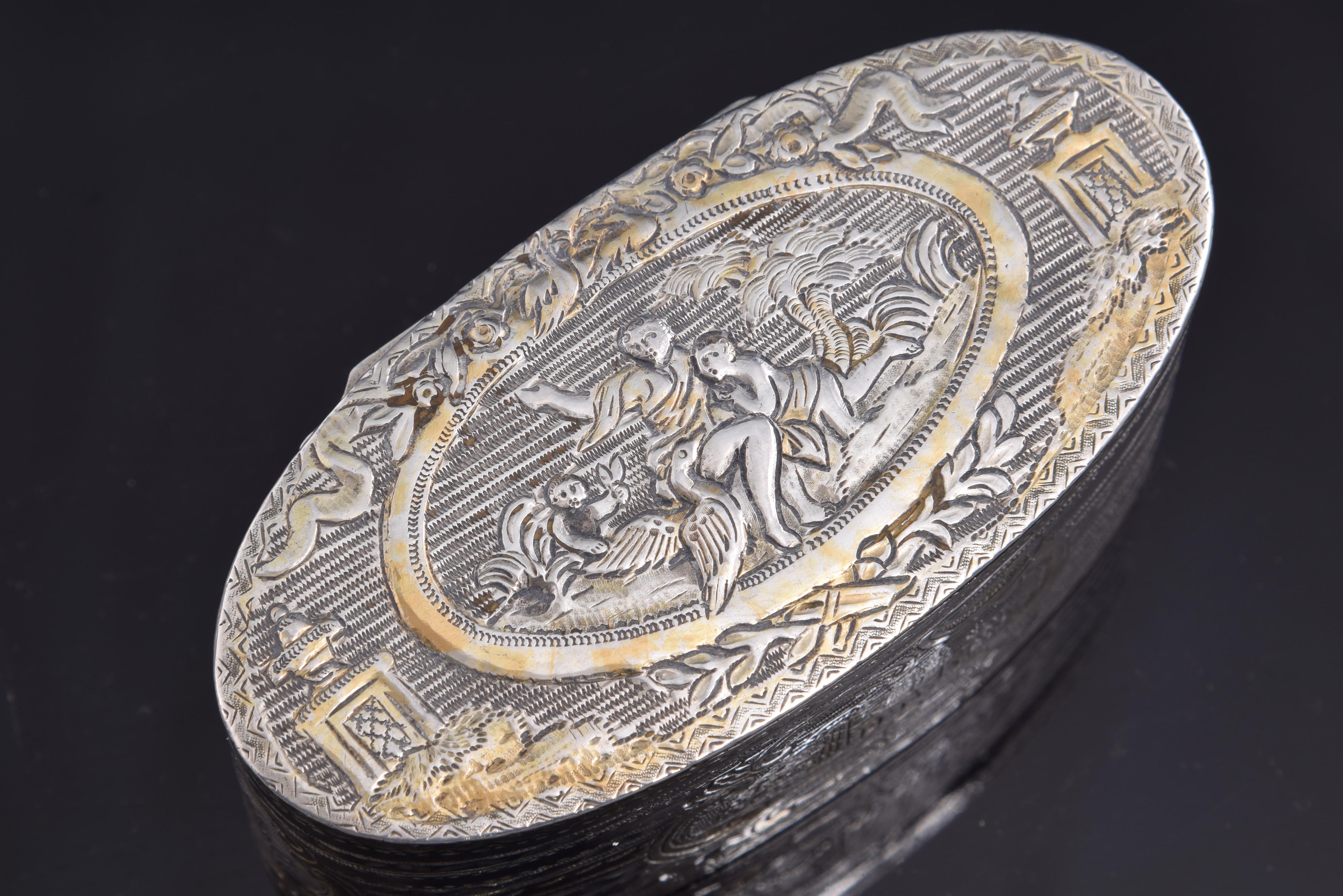 Boîte ovale en argent, 19ème siècle, avec poinçons en vente 1