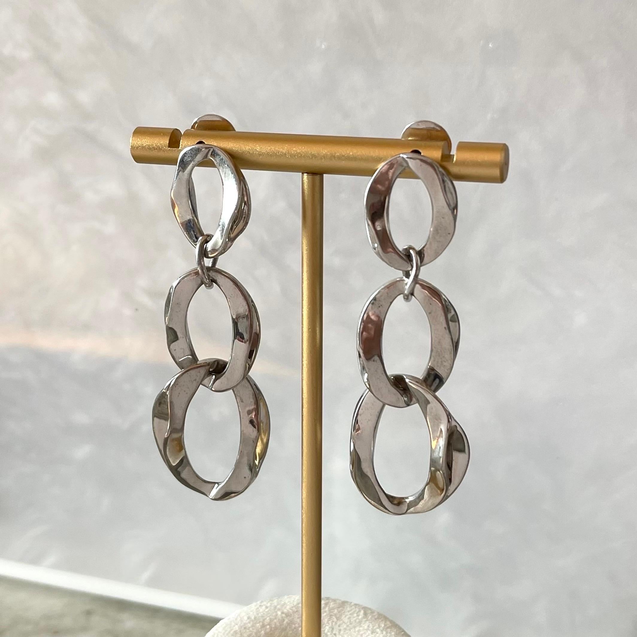 Contemporaneo Orecchini a goccia ovali in argento A Link in vendita