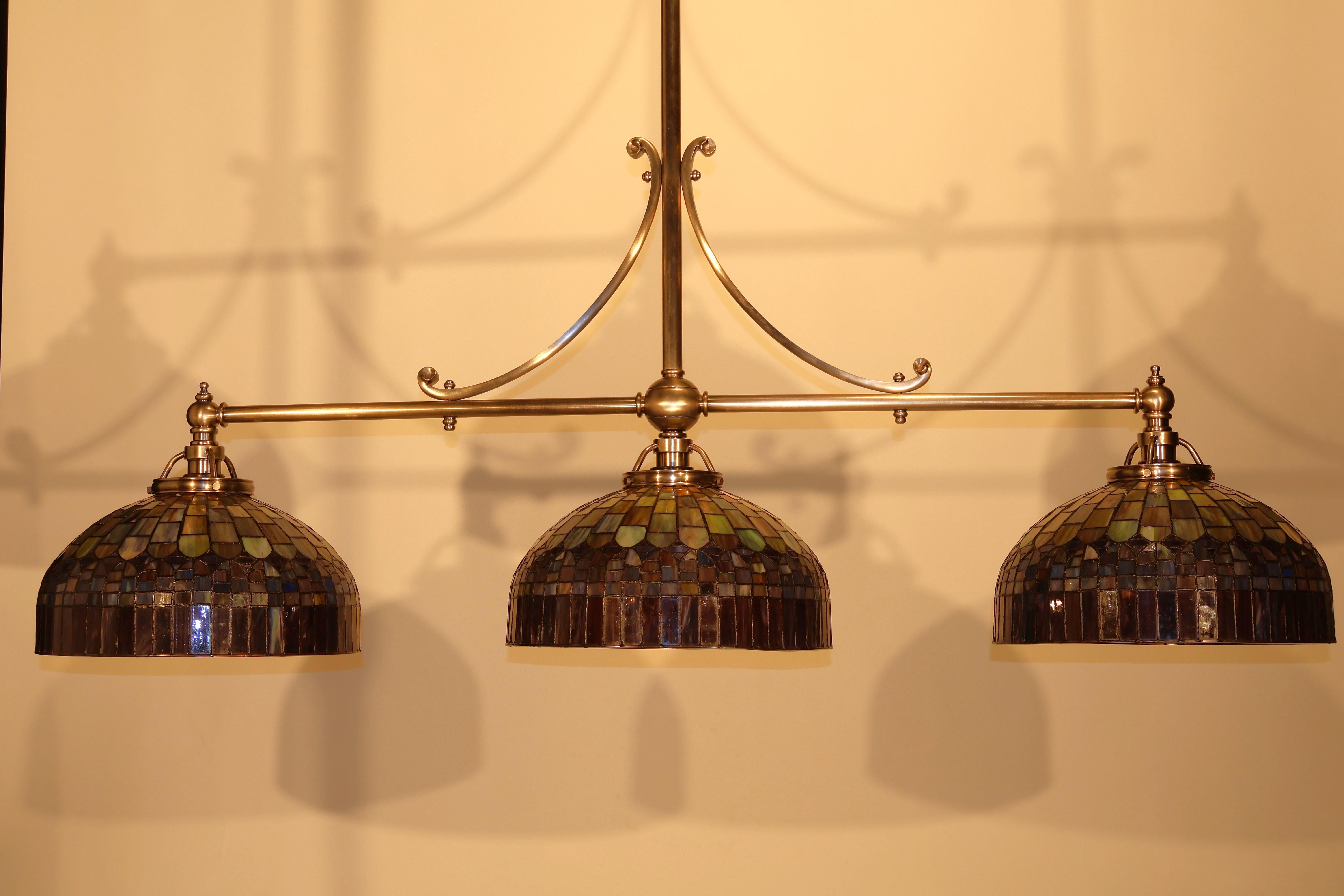 Lampada da biliardo a 3 luci in argento e bronzo in vendita 3