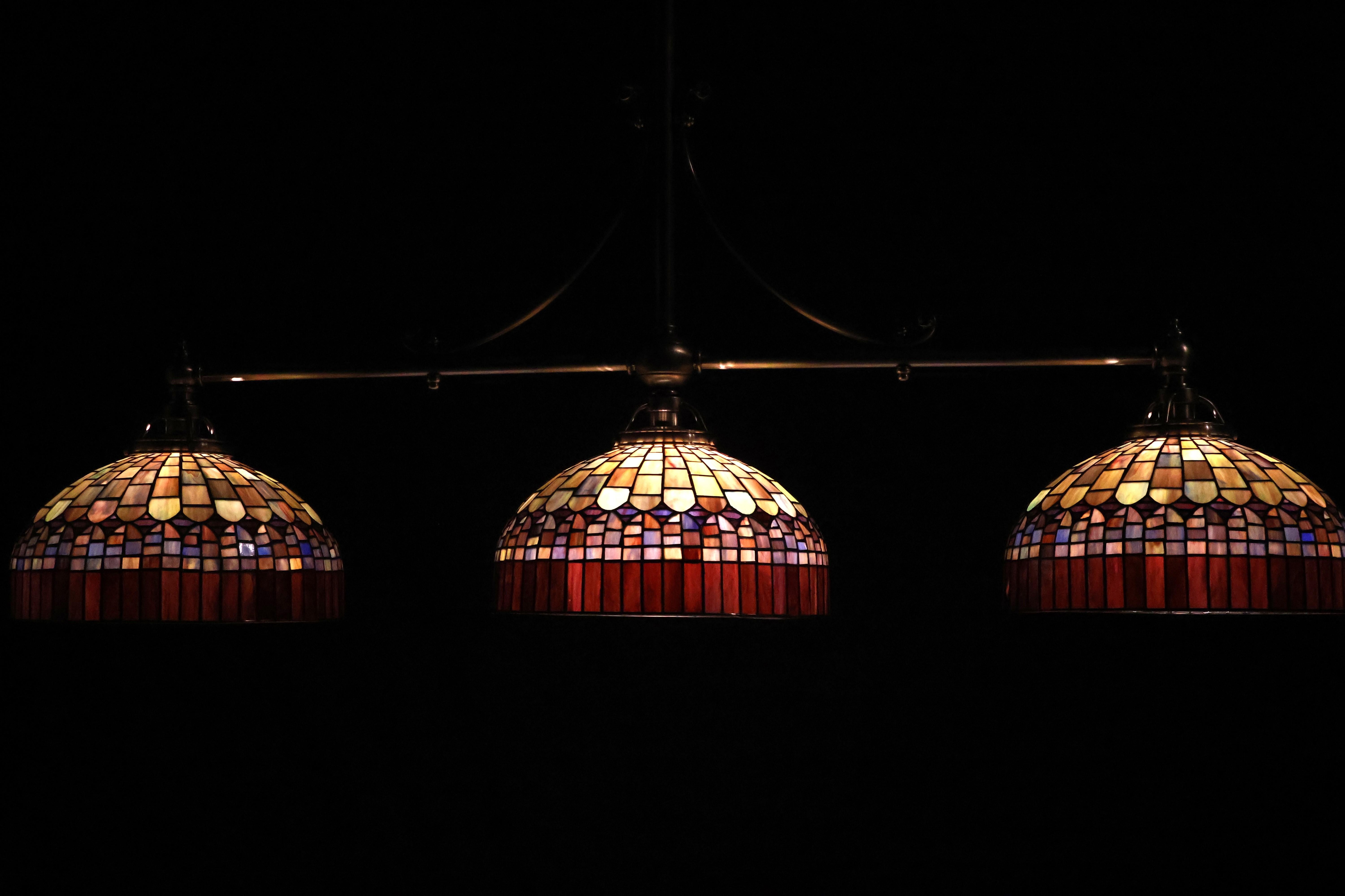 Neoclassico Lampada da biliardo a 3 luci in argento e bronzo in vendita