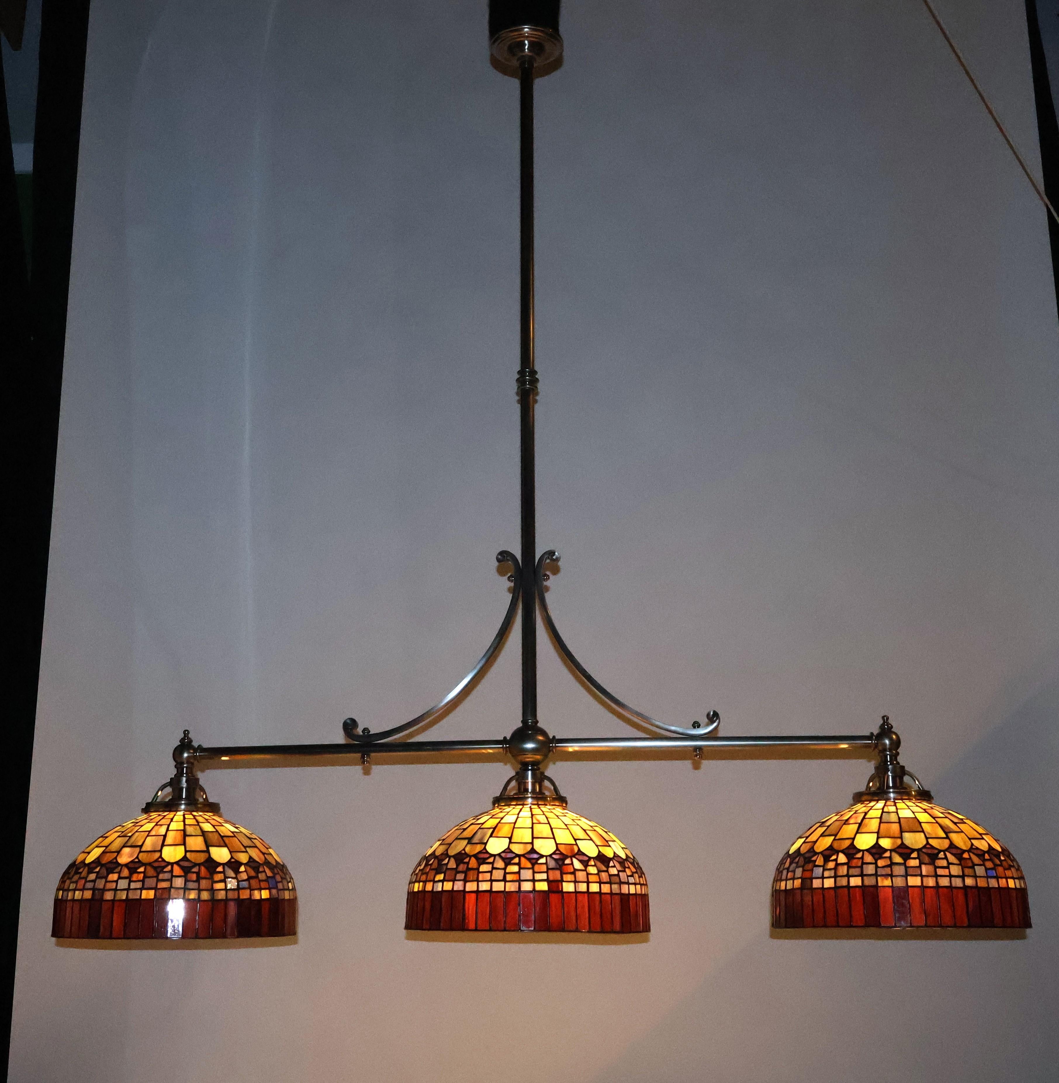 Lampada da biliardo a 3 luci in argento e bronzo in vendita 1