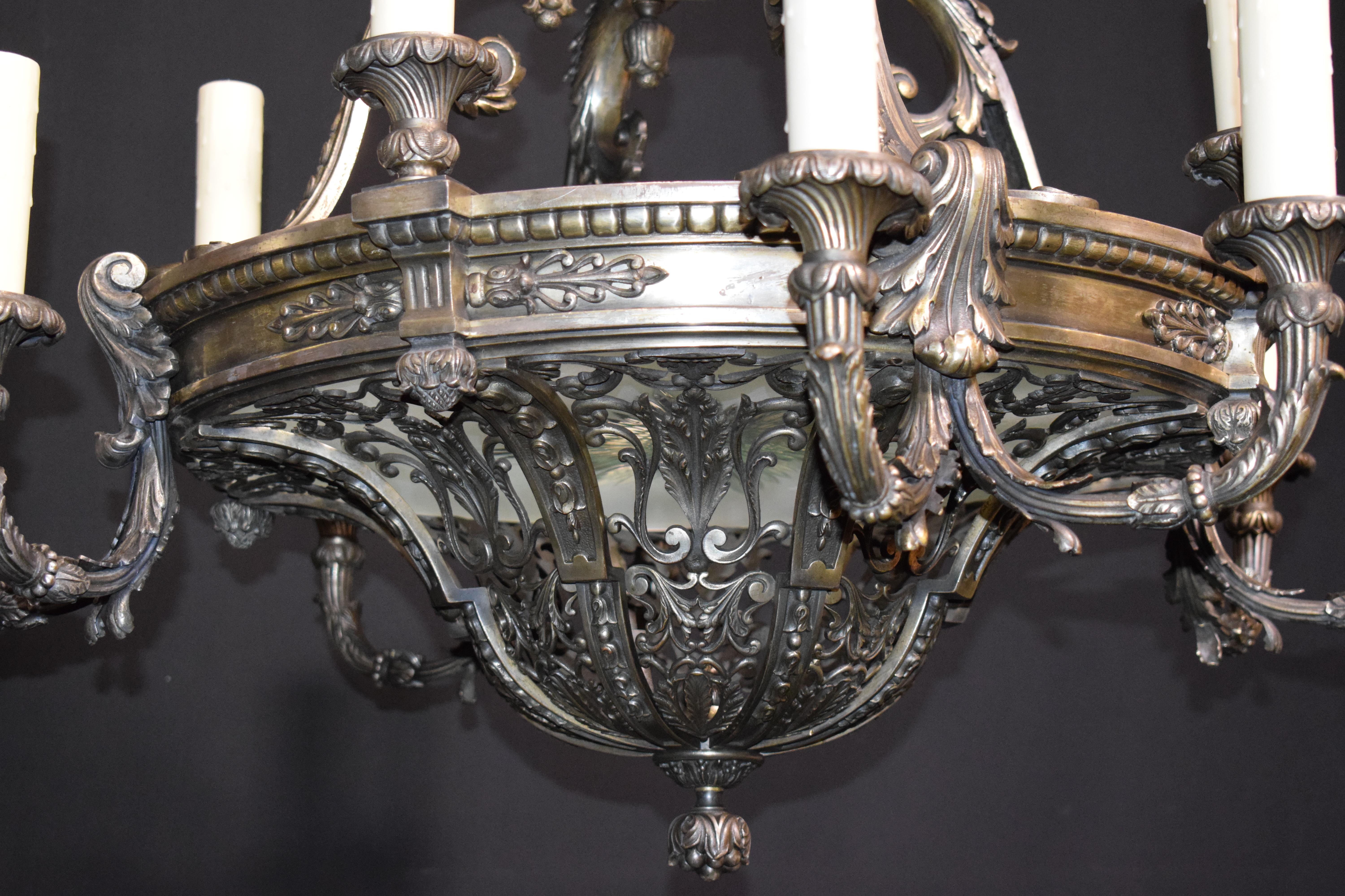 Lampadario neoclassico in argento e bronzo in vendita 2