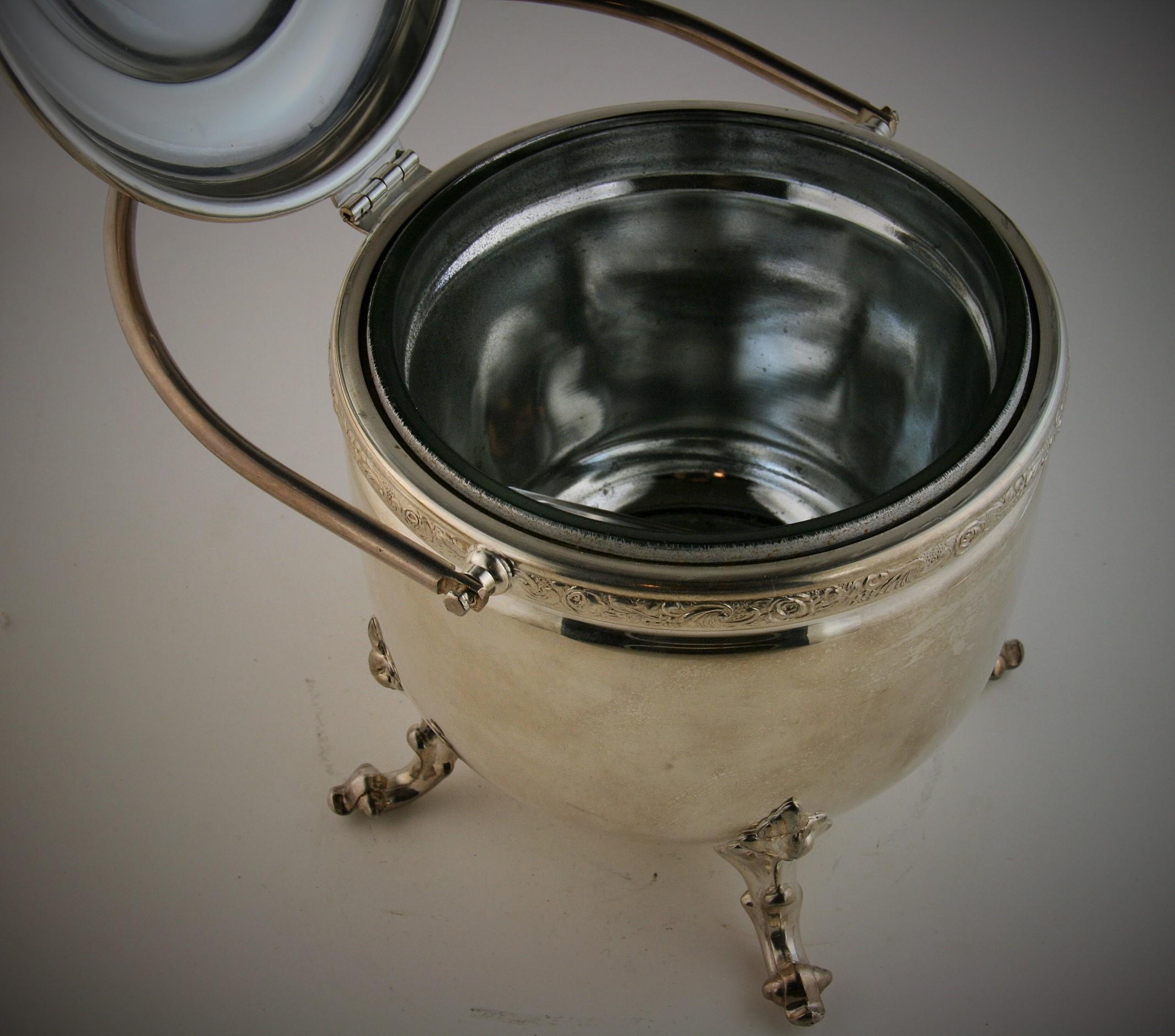 Placcato argento Secchiello da ghiaccio con piede in argento e rame, circa 1940 in vendita