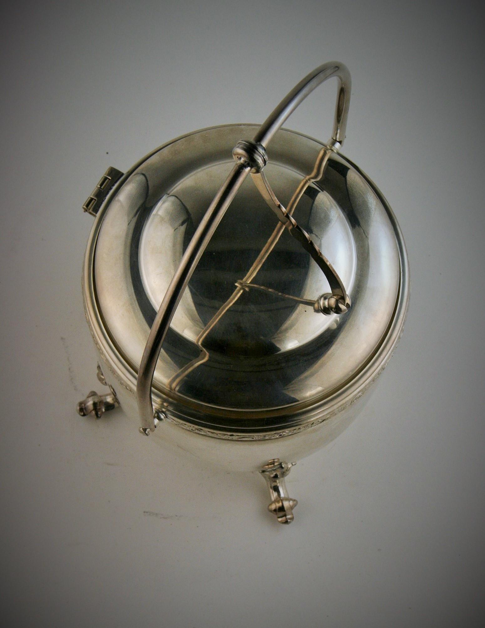 Silver over Copper Footed Ice Bucket, circa 1940 In Good Condition For Sale In Douglas Manor, NY
