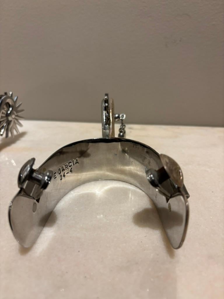 Espuelas de Vaquero de Acero Pulido con Recubrimiento de Plata de Eduardo Garcia  circa 1980's en venta 4
