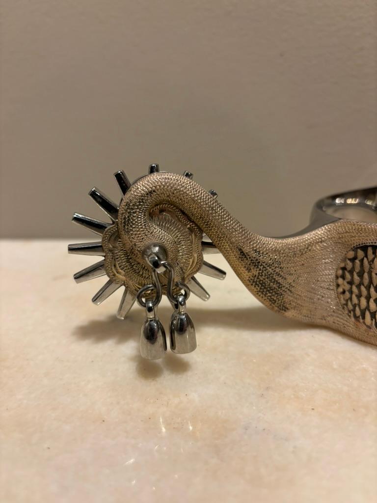 Espuelas de Vaquero de Acero Pulido con Recubrimiento de Plata de Eduardo Garcia  circa 1980's en venta 8