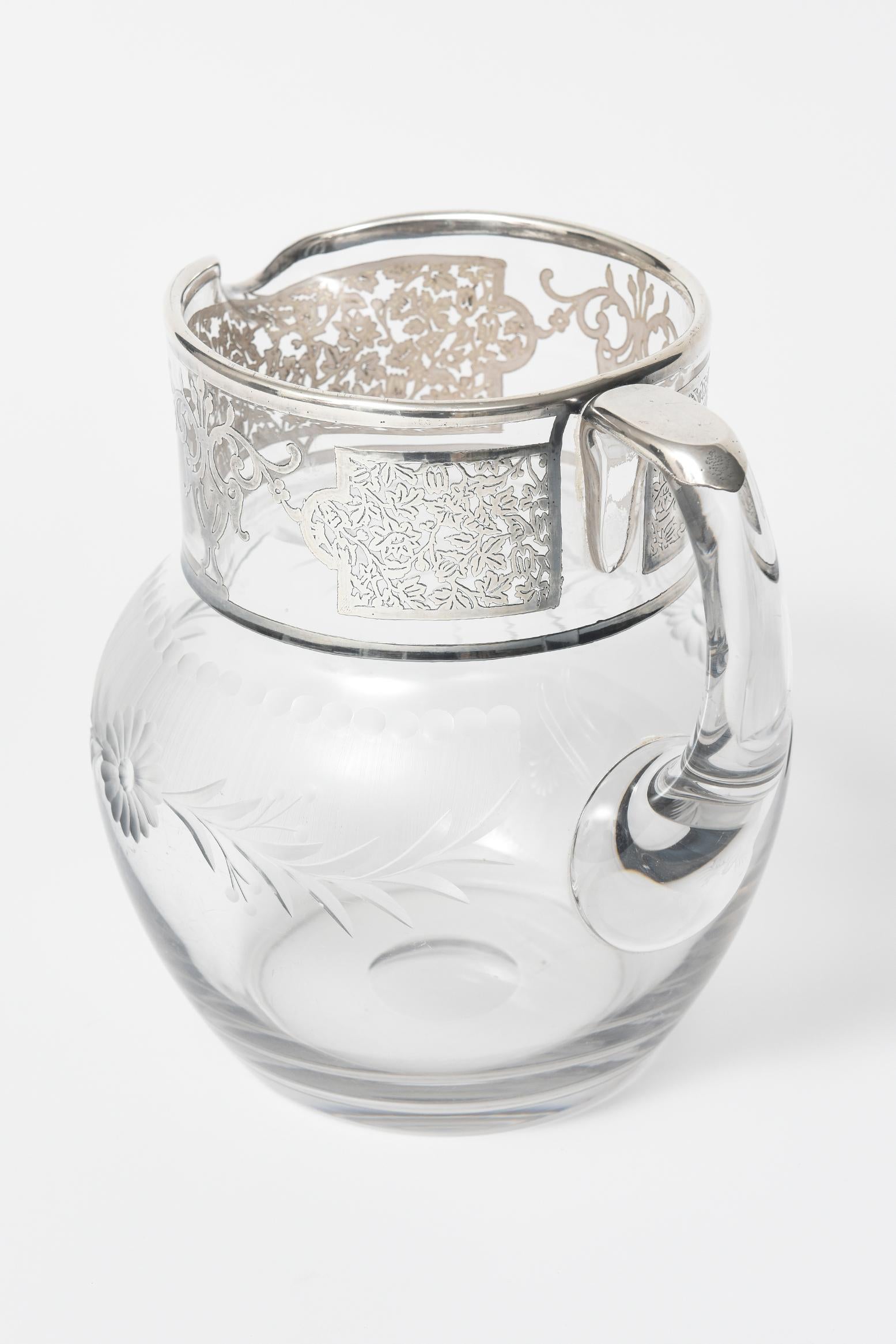 Wasserkrug/ Krug/ Dekanter aus geätztem Klarglas mit silbernem Silberüberzug mit Blumenmuster im Zustand „Relativ gut“ im Angebot in Miami Beach, FL