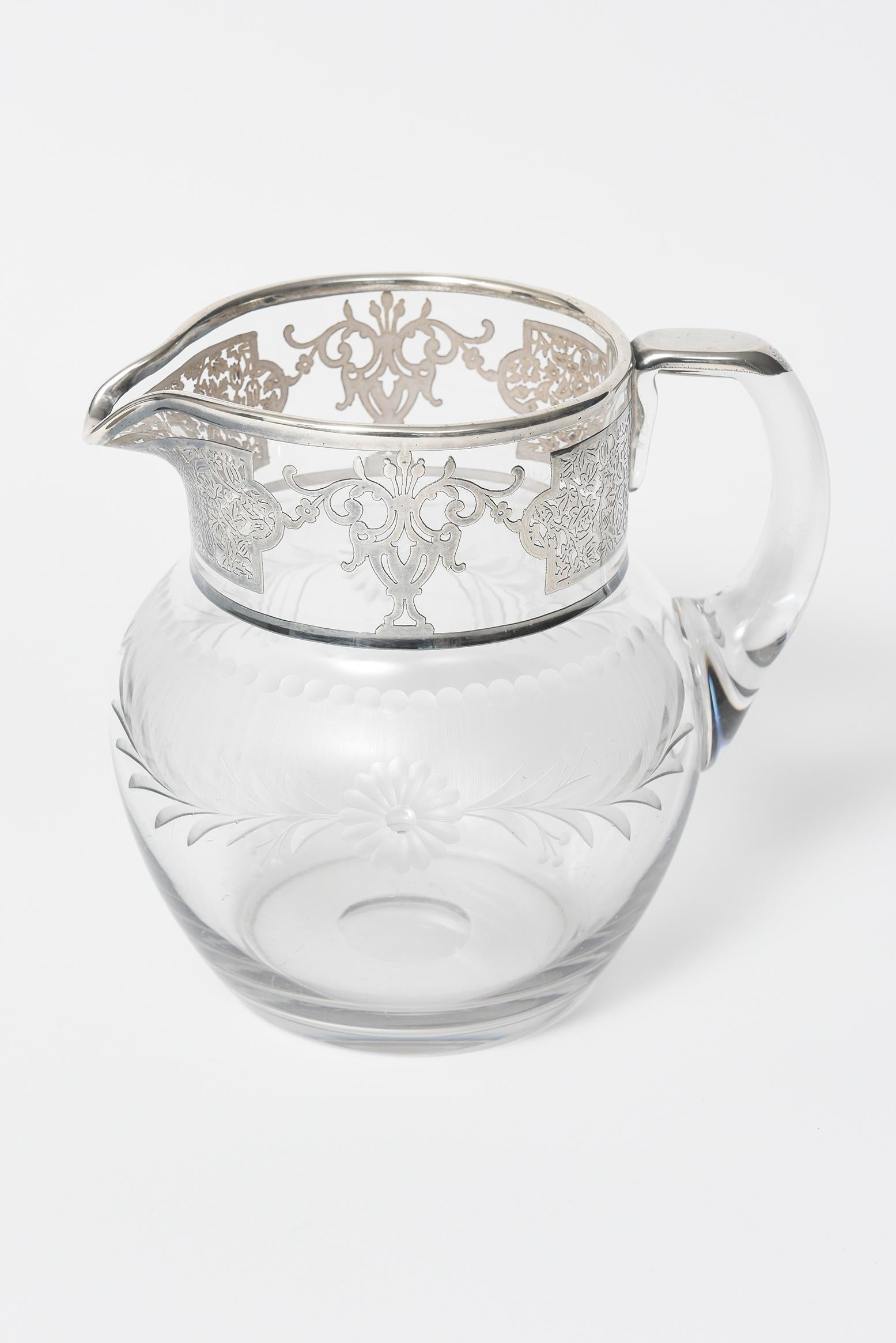 Carafe à pichet à eau en verre transparent avec incrustation d'argent et gravure florale gravée