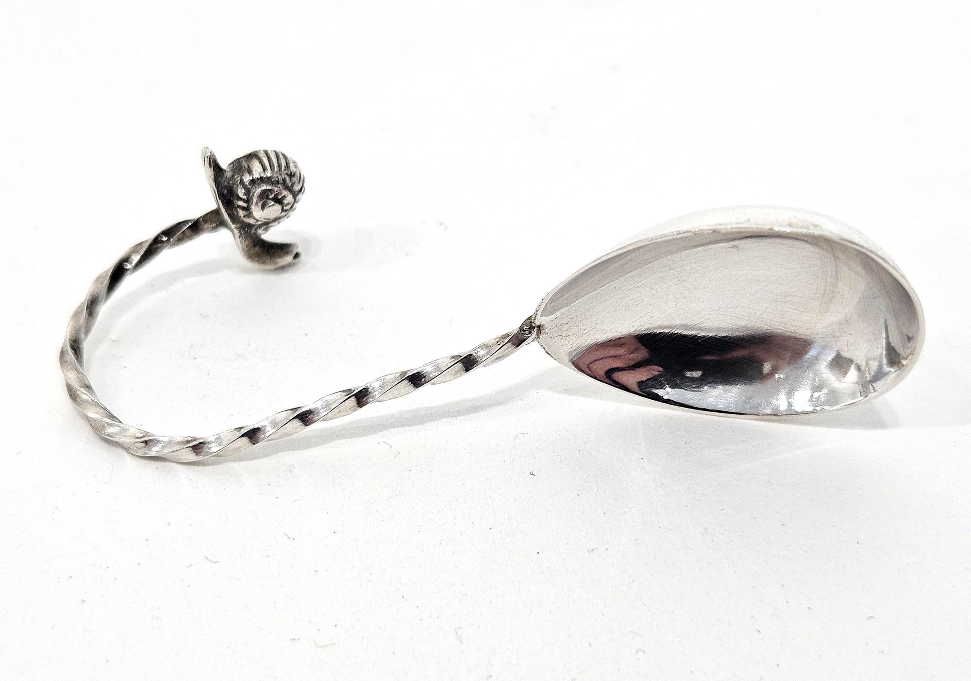 Pot à moutarde en argent avec inhabituelle cuillère de service à œils verts et escargots, vers 1930 Bon état - En vente à London, GB