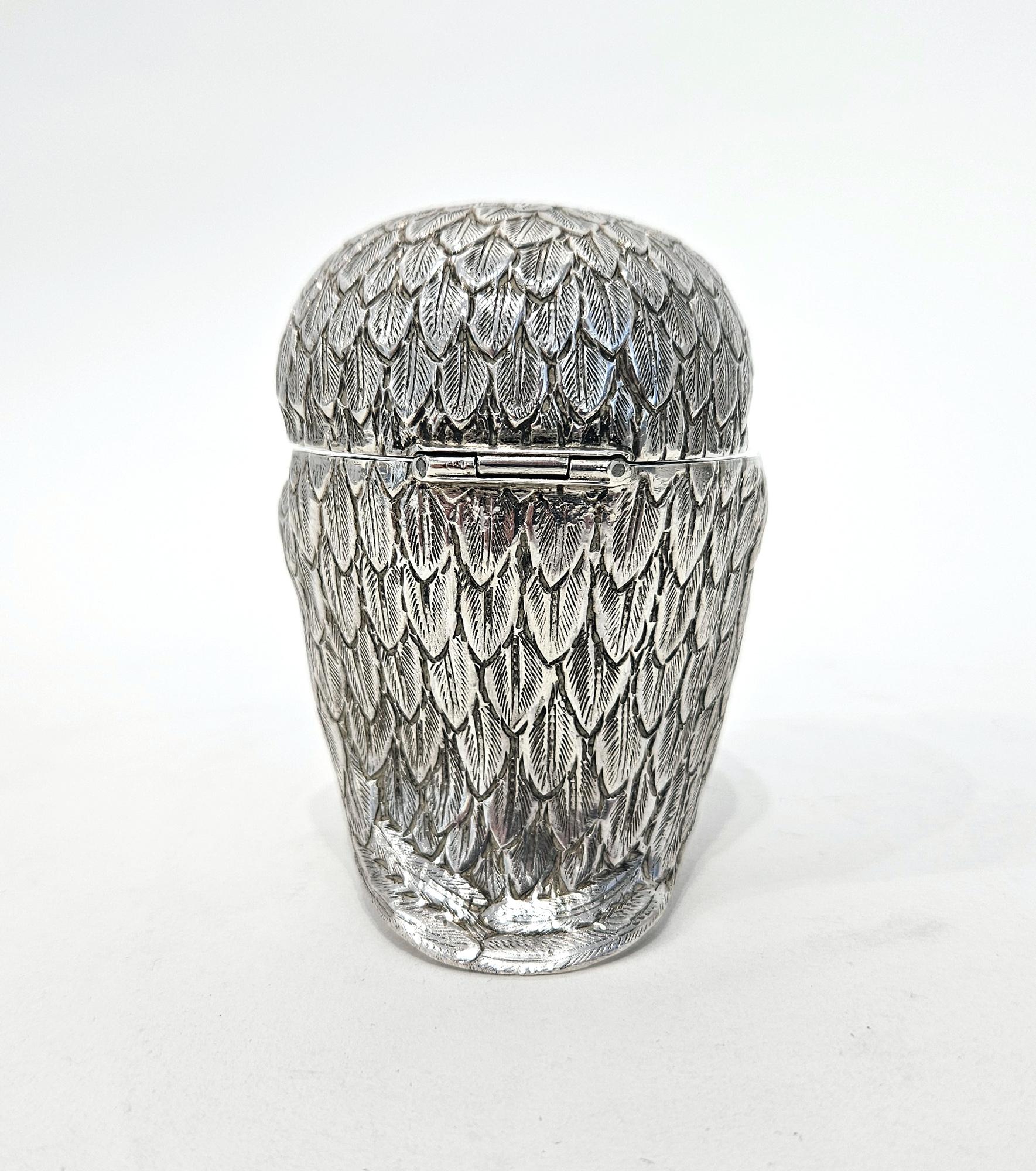 Pot à moutarde en argent avec inhabituelle cuillère de service à œils verts et escargots, vers 1930 en vente 1
