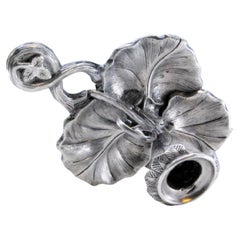 Silver paddle in the shape of a leaf with reliefs