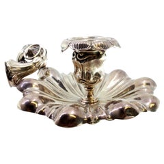 Silver paddle with fluted reliefs, handle with leaves and flame arrestor