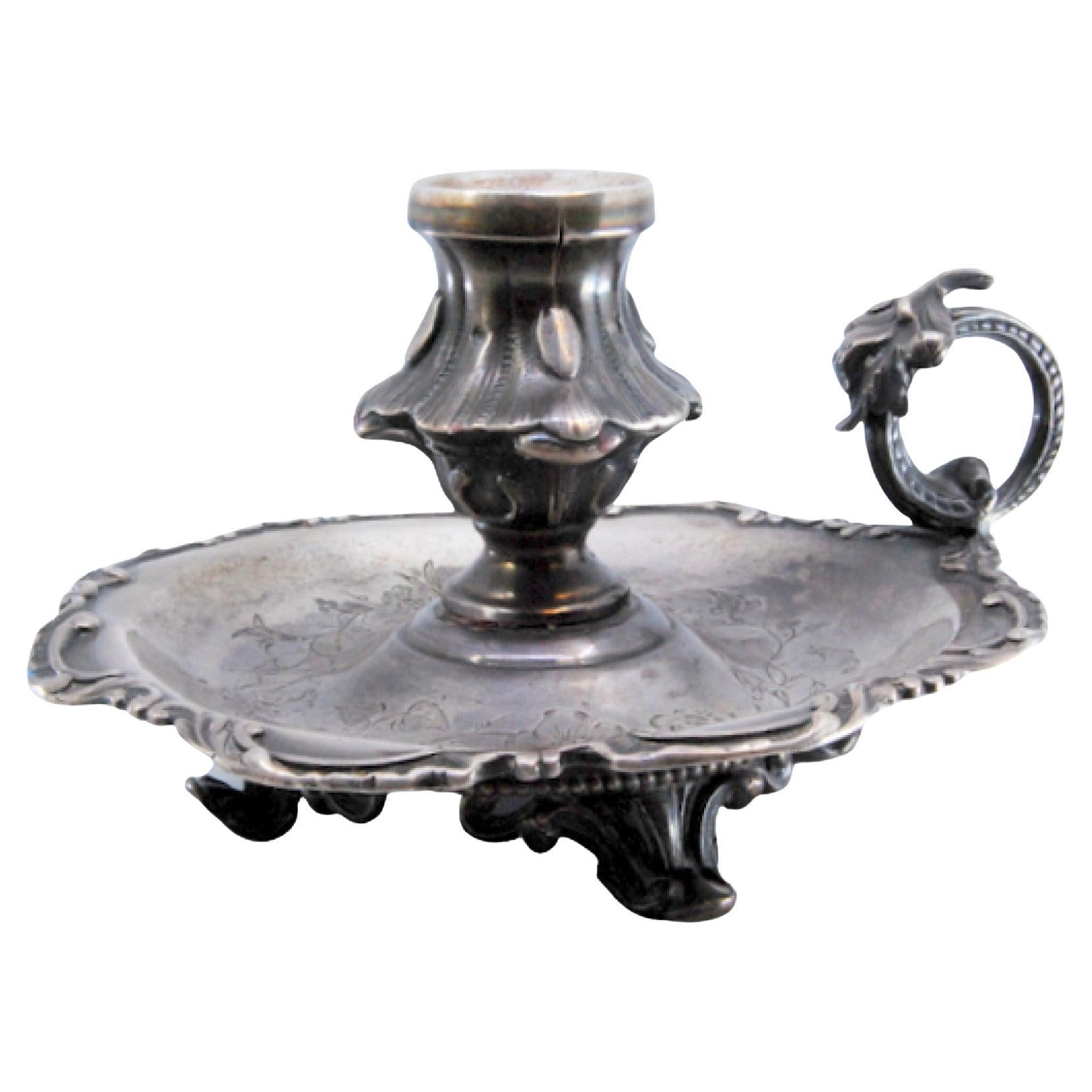 Silver paddle with shell shape and engraved plant motifs