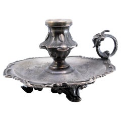 Silver paddle with shell shape and engraved plant motifs