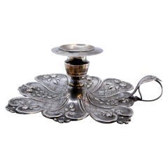 Silver paddle with smooth support and raised base