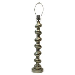 Lámpara de mesa de madera pintada de plata