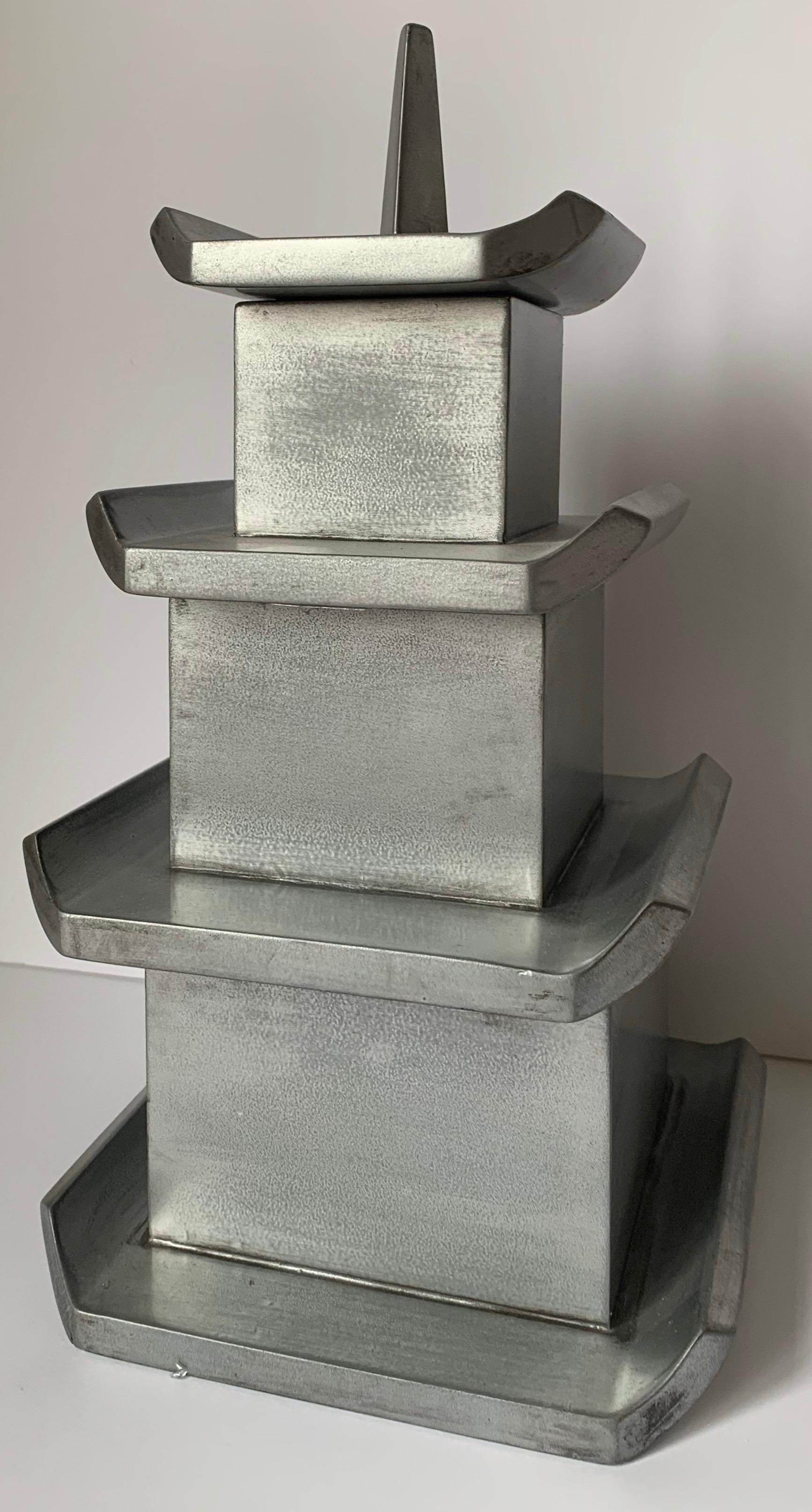 Caja Pagoda de Madera Pintada de Plata en venta 2