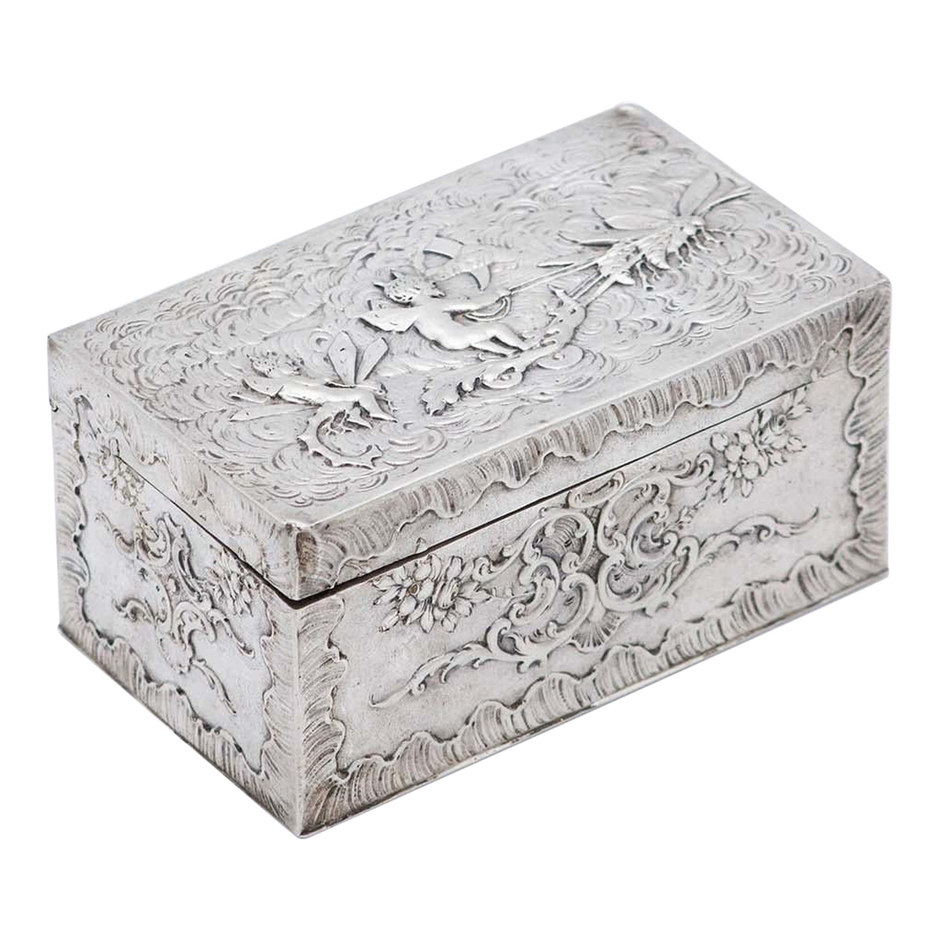 Silver parallelepiped tobacco box For Sale