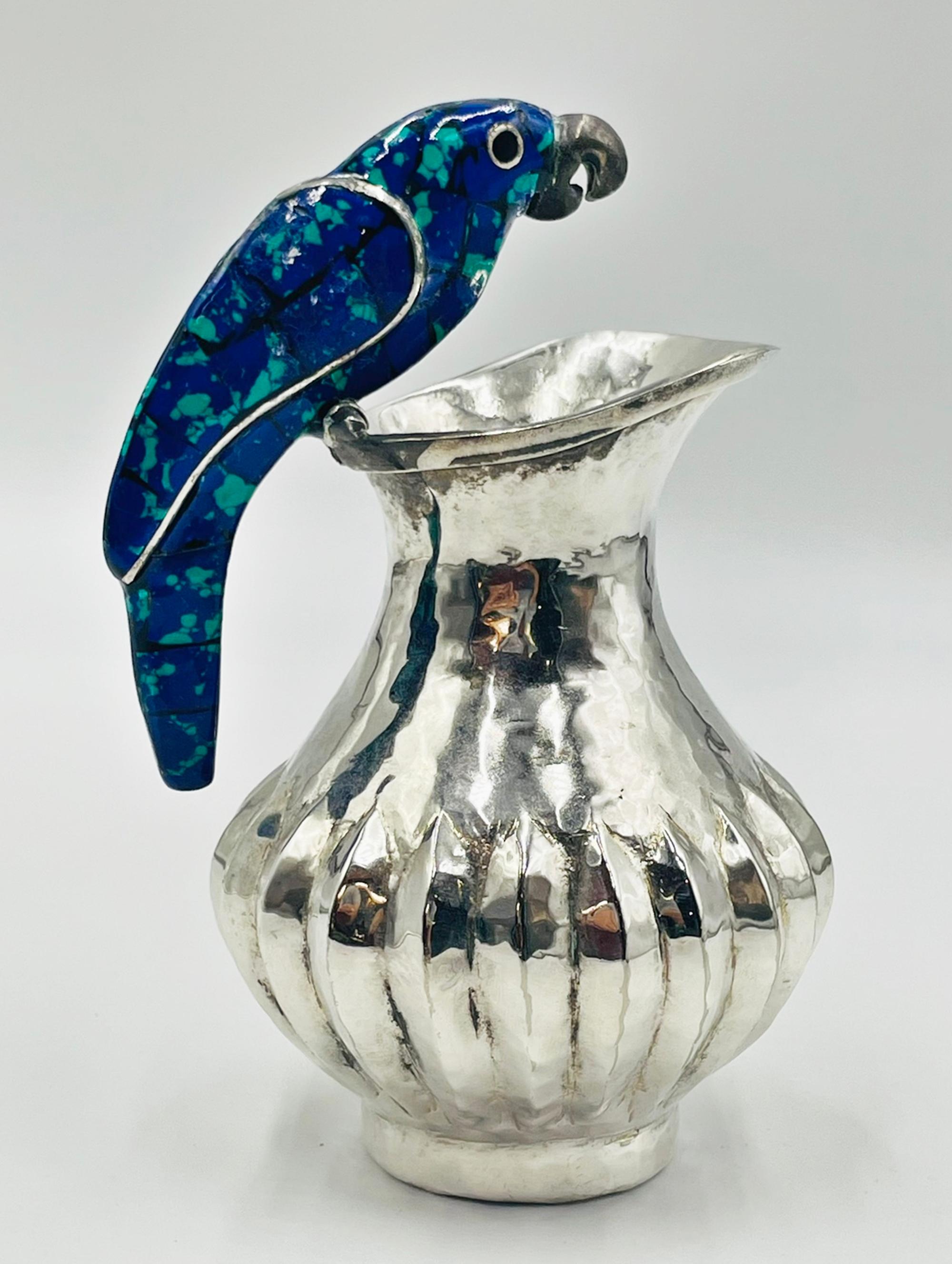 Messicano Brocca a forma di pappagallo in argento con intarsio di lapis e turchese, Los Fajardo, anni '60 in vendita