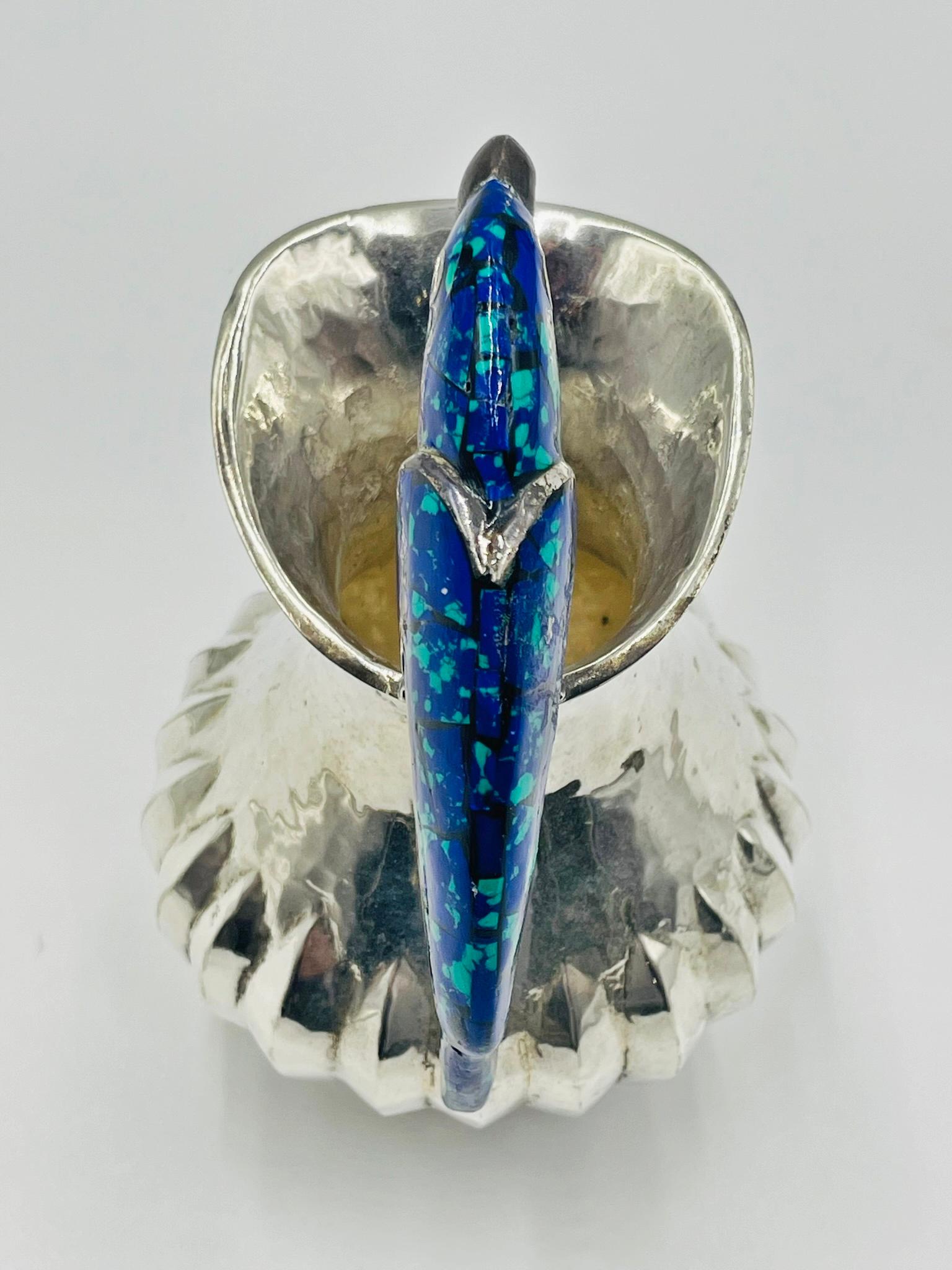 Anodizzato Brocca a forma di pappagallo in argento con intarsio di lapis e turchese, Los Fajardo, anni '60 in vendita