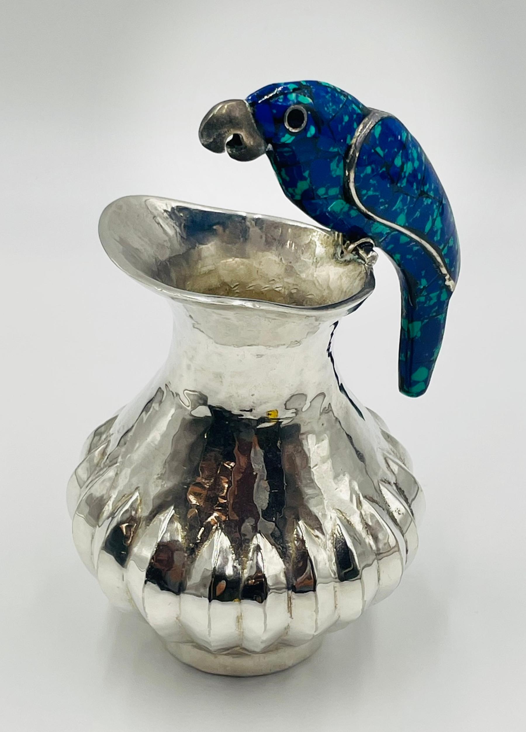 Placcato argento Brocca a forma di pappagallo in argento con intarsio di lapis e turchese, Los Fajardo, anni '60 in vendita