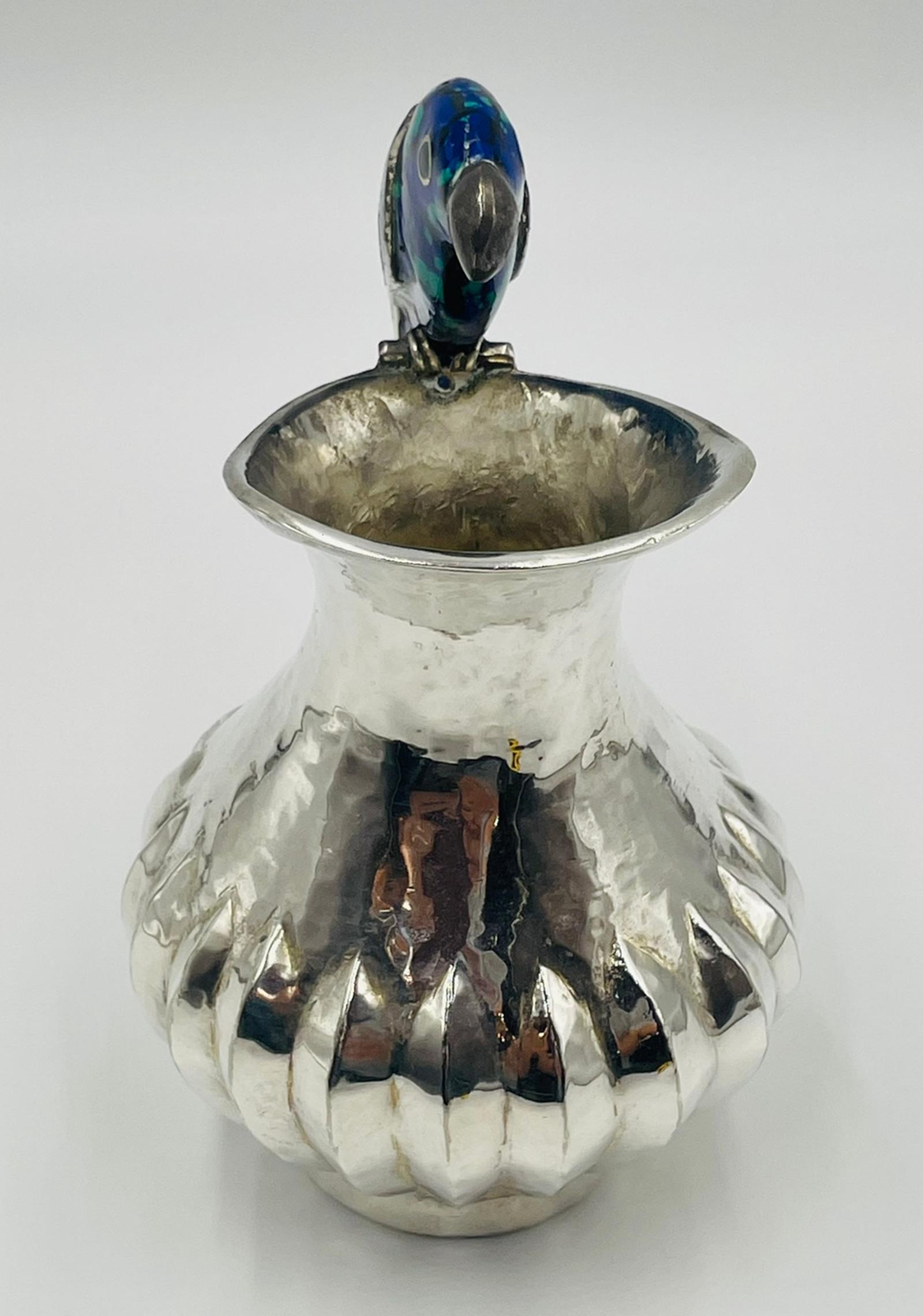 Brocca a forma di pappagallo in argento con intarsio di lapis e turchese, Los Fajardo, anni '60 in vendita 1