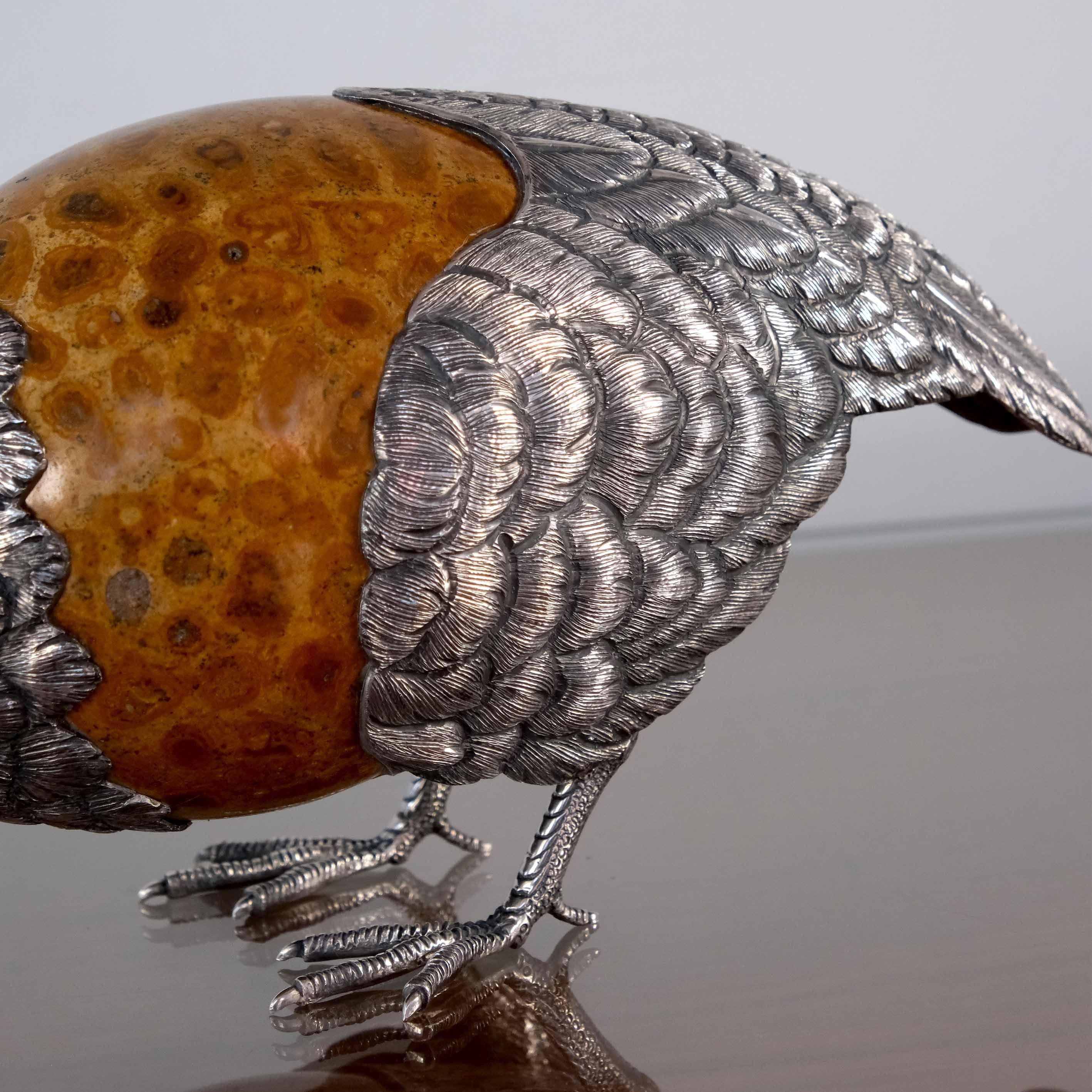 Perdiz plateada con huevo de coral fósil en Nuevo estado para la venta en Porto, 13