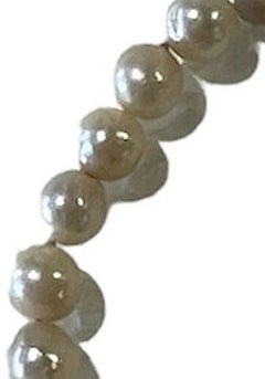 Silver - Pearl necklace with silver clasp