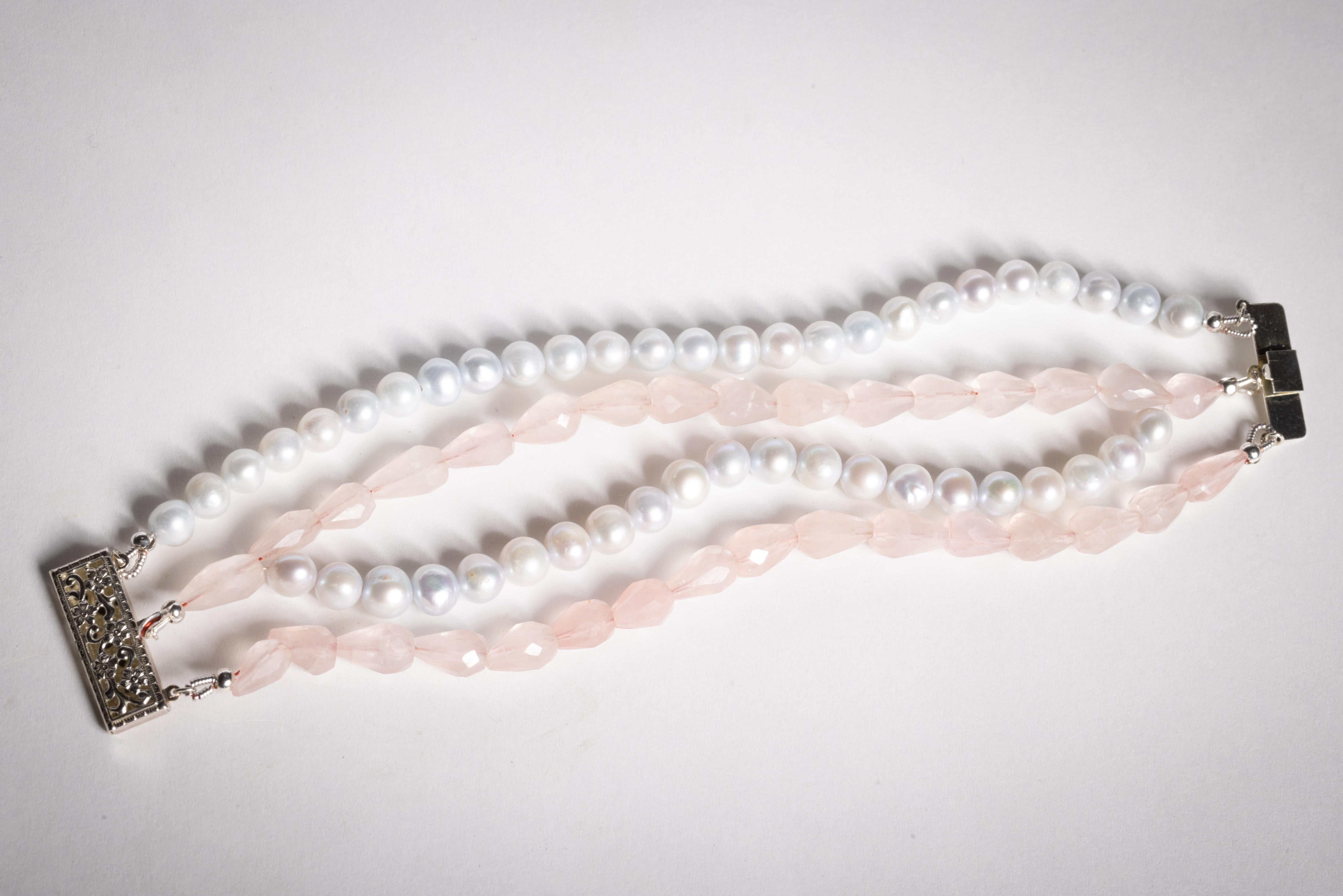 Taglio a goccia Bracciale di perle d'argento e quarzo rosa con perline in vendita