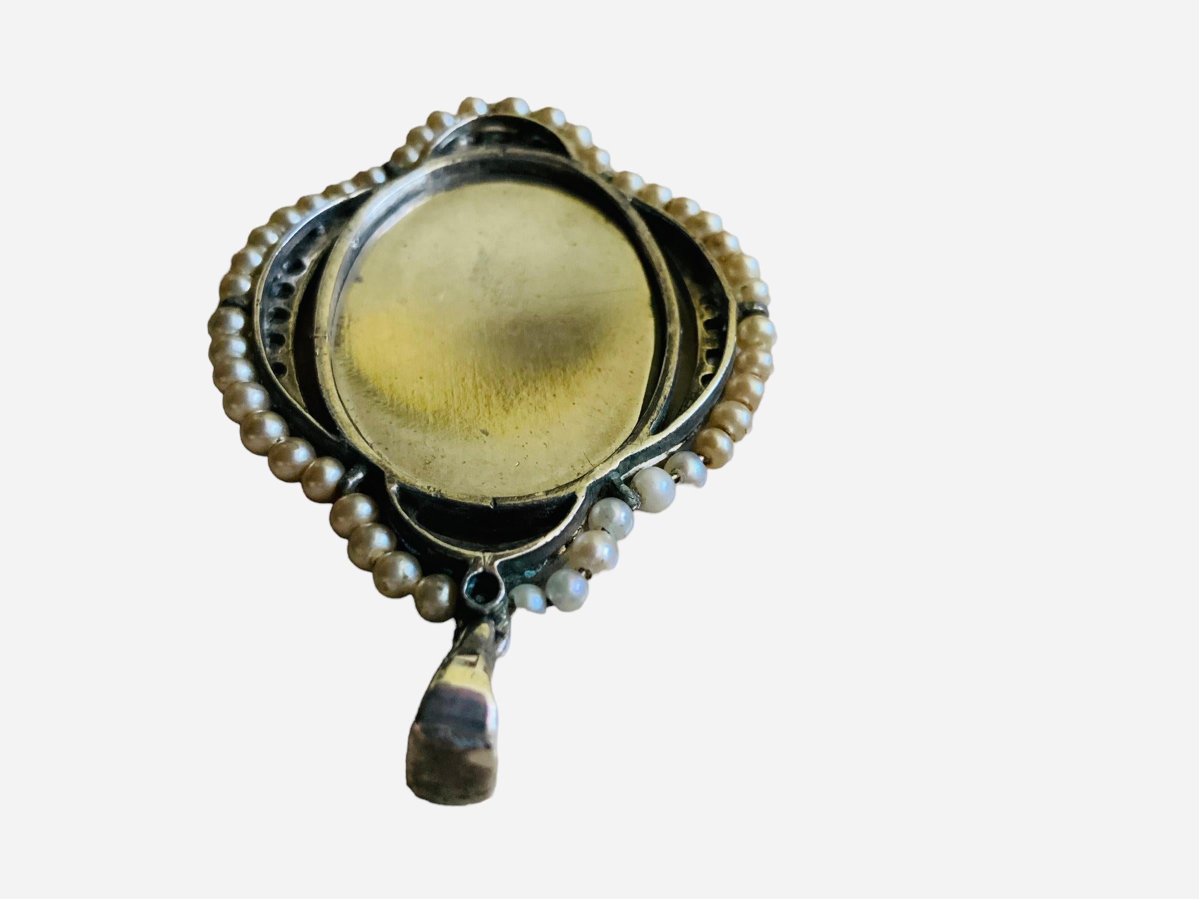 Silber Perlen klare Steine Hand gemalt Jungfrau Maria Anhänger im Zustand „Gut“ im Angebot in Guaynabo, PR