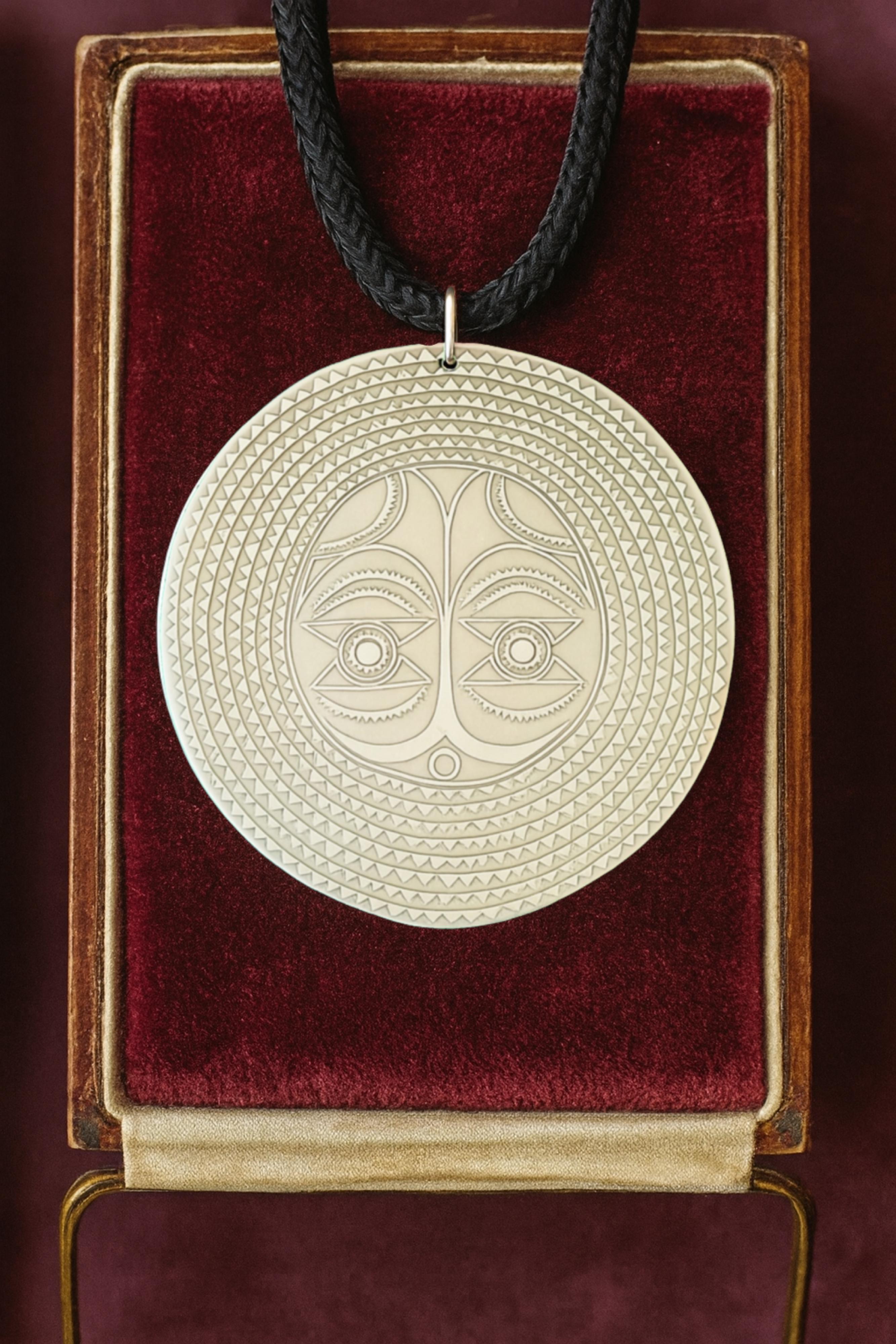 Silberanhänger, 92,5% Sterling, inspiriert von westafrikanischen Masken im Angebot 1