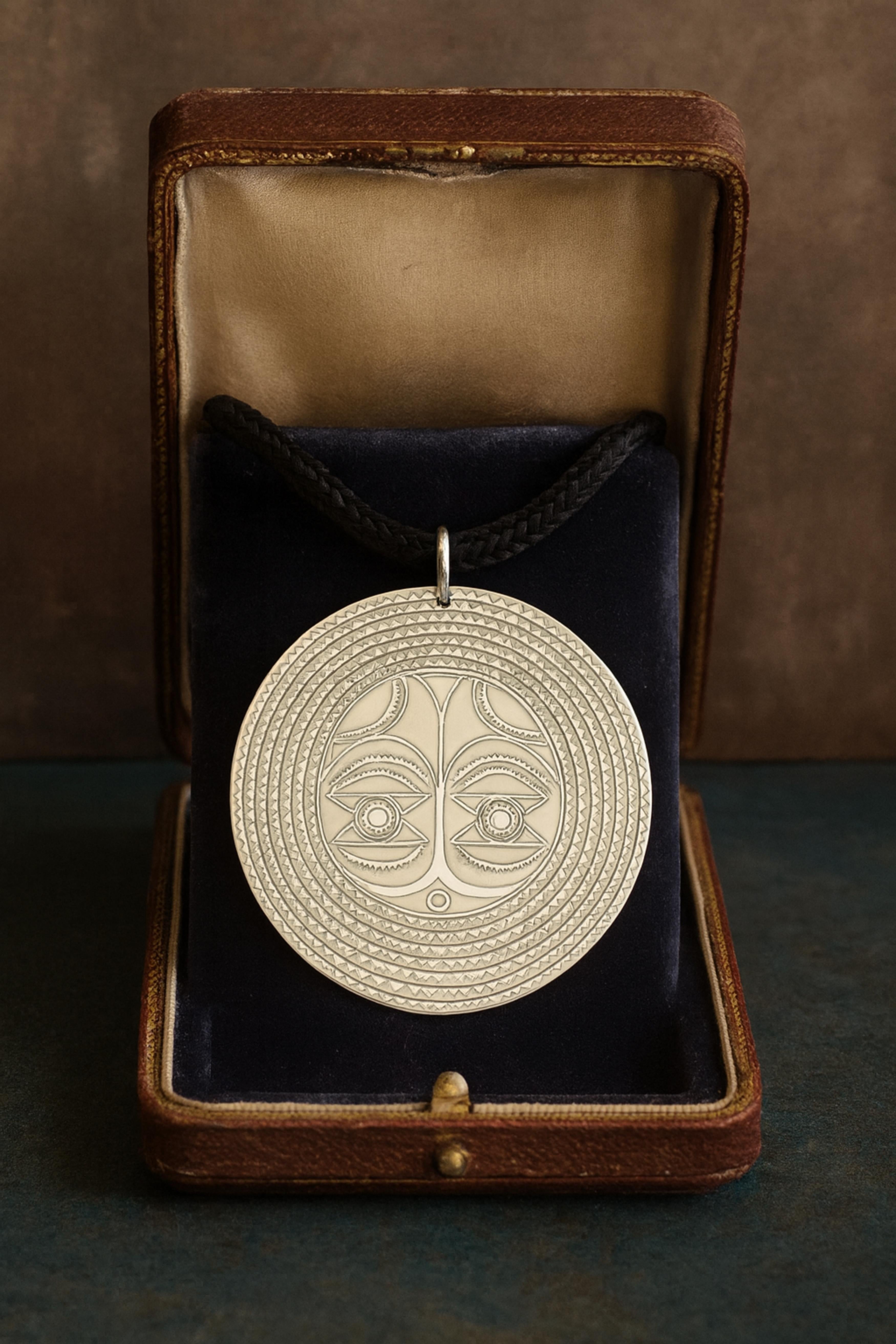 Silberanhänger, 92,5% Sterling, inspiriert von westafrikanischen Masken im Angebot 2