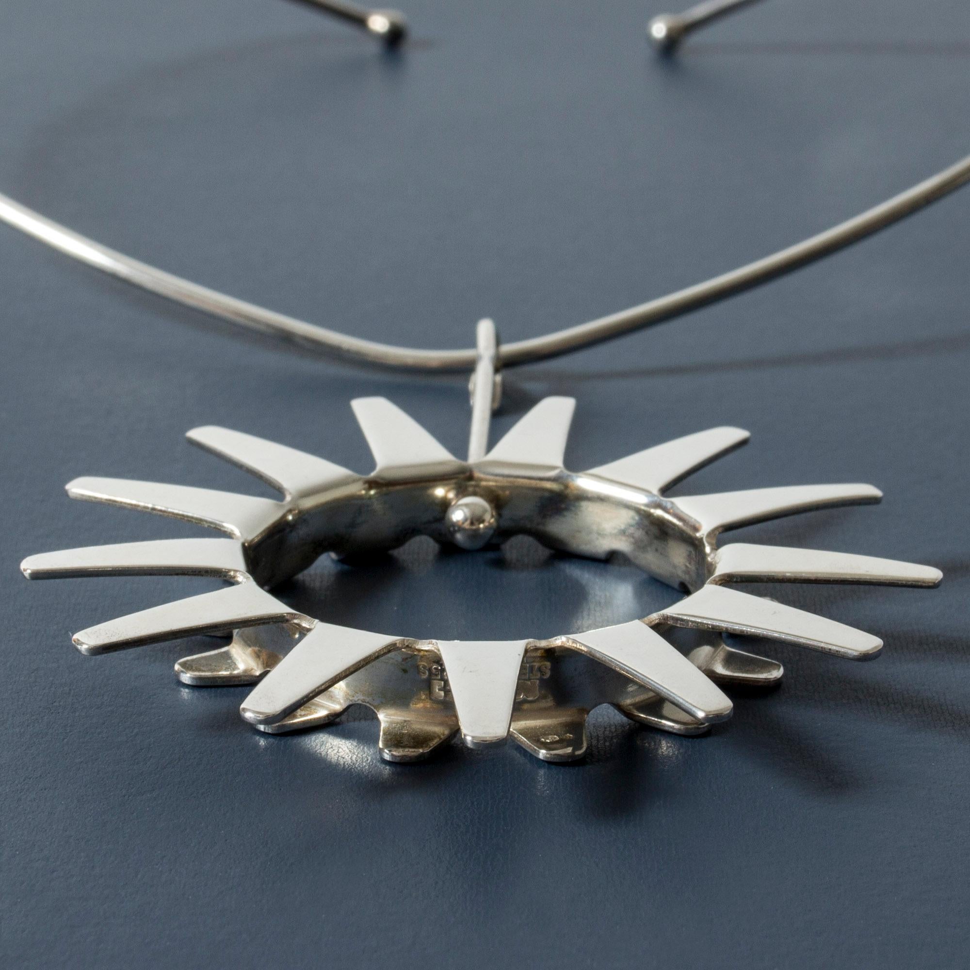 Silver Pendant Collier by Tone Vigeland for Plus, Norway, 1950s In Good Condition For Sale In Stockholm, SE