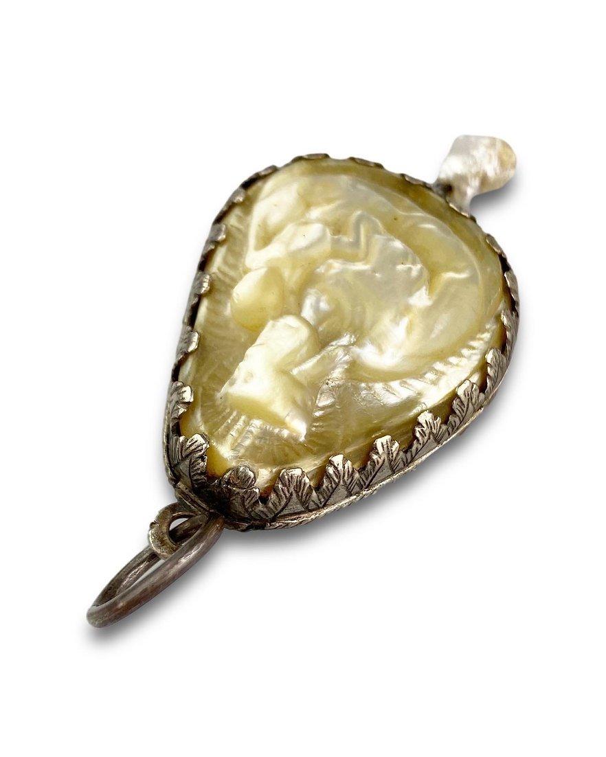Silver Pendant with Mother-of-Pearl Cameo of the Virgin and Child For Sale 6