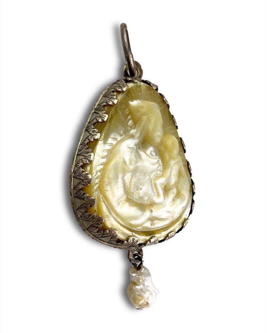 Women's or Men's Silver Pendant with Mother-of-Pearl Cameo of the Virgin and Child For Sale
