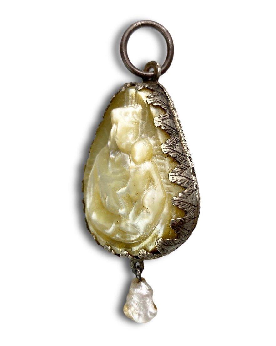 Silver Pendant with Mother-of-Pearl Cameo of the Virgin and Child For Sale 5