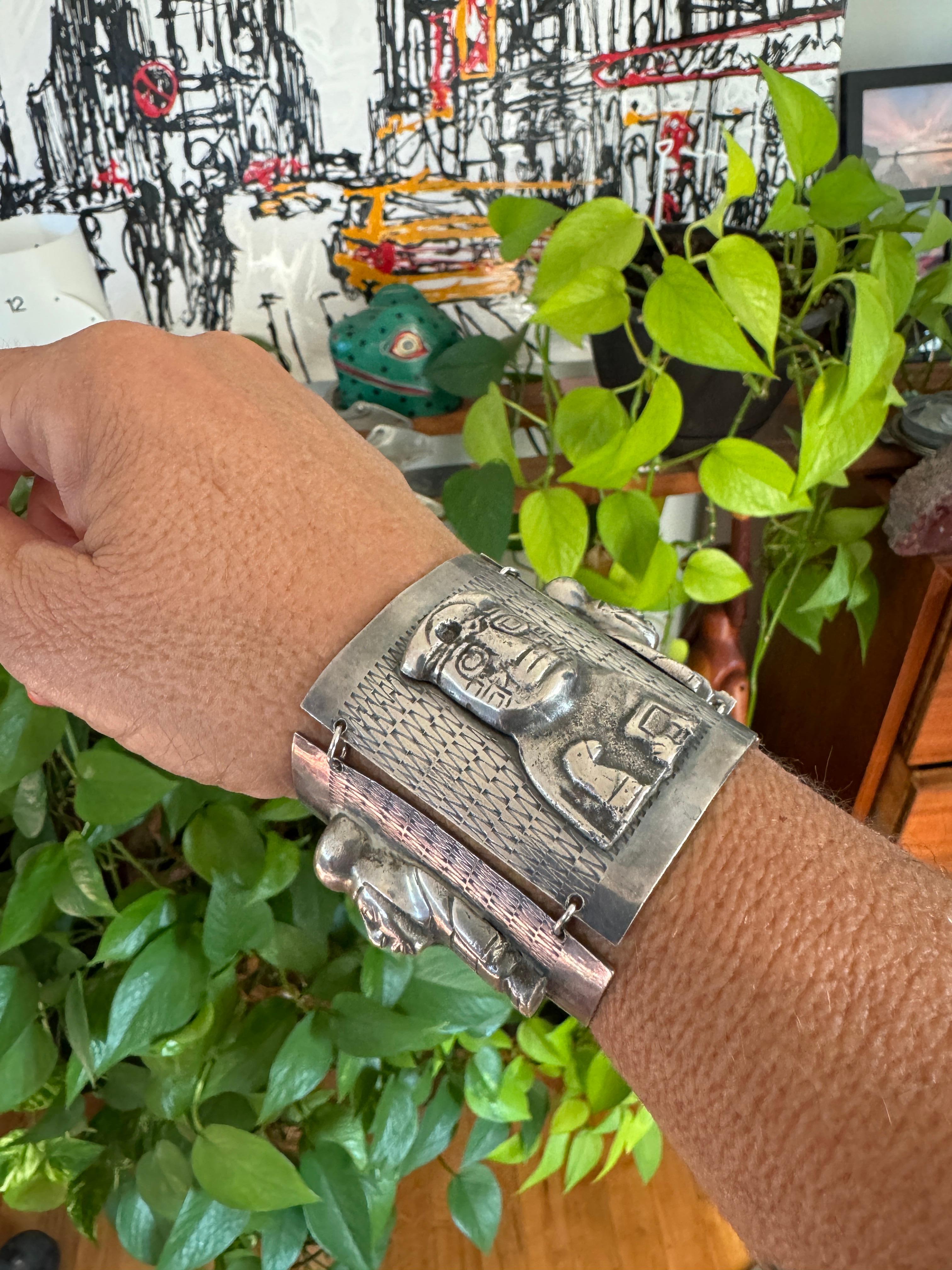 Bracciale d'argento con pannello peruviano 3-D Racconta storie 900 In condizioni buone in vendita a Wallkill, NY