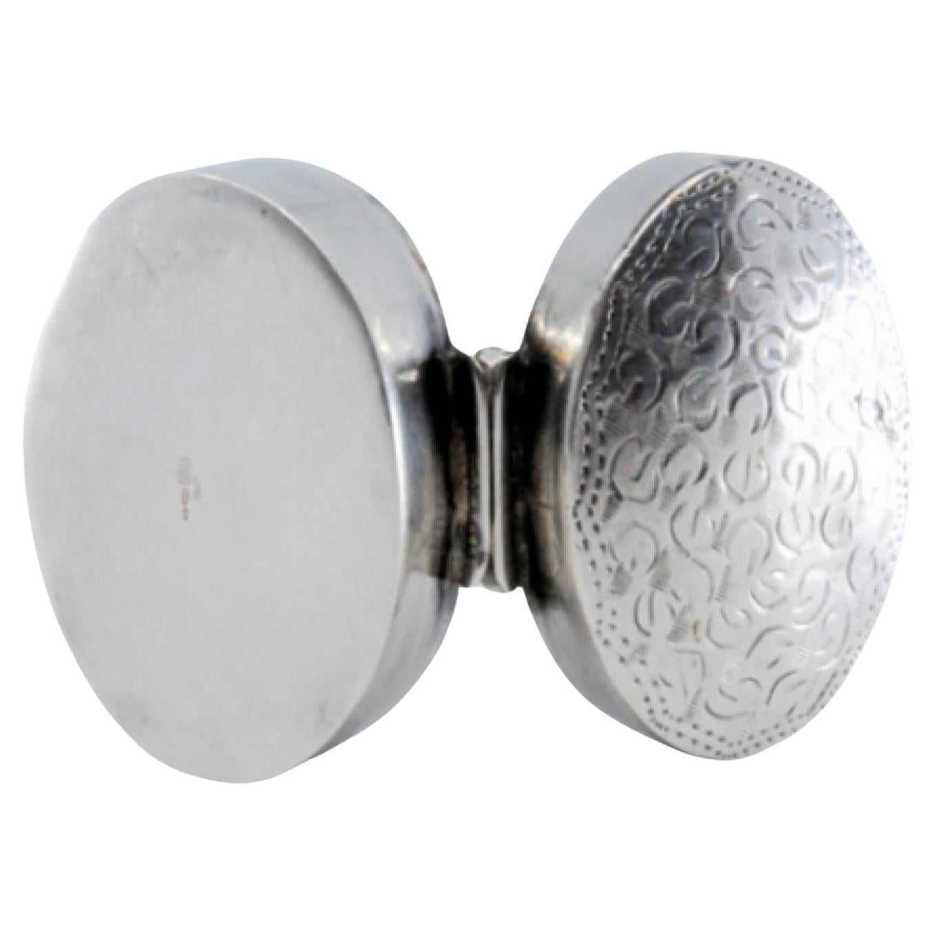 Silver pill box with elliptical shape and hinged lid For Sale